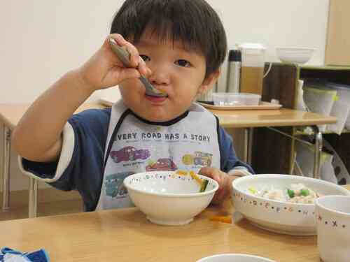2歳児さんは自分で全部食べられるよ～！