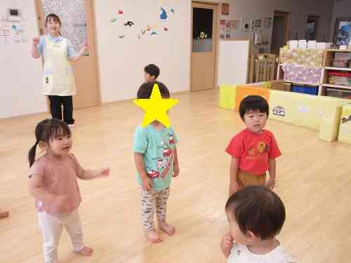 室内で歌ったり踊ったり♪