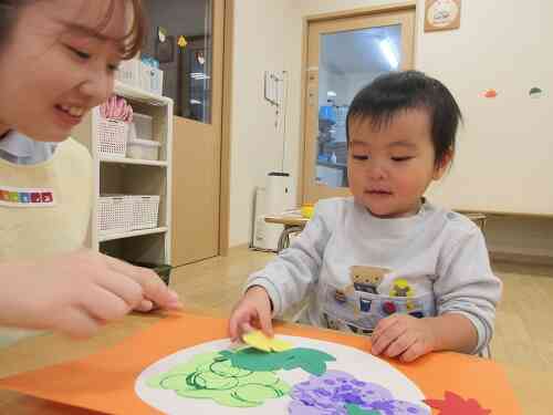 製作の様子♪みんなでぶどうを作ったよ！