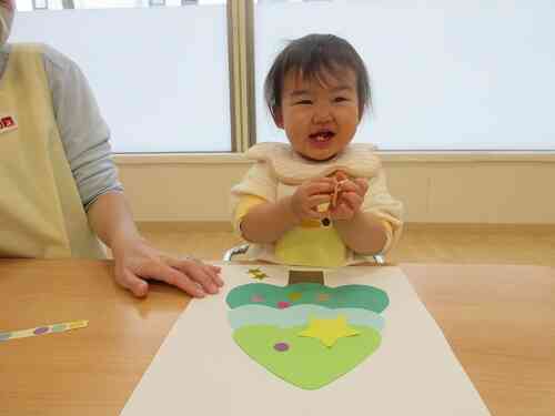 0歳児さんクラスはツリーを作ったよ♪