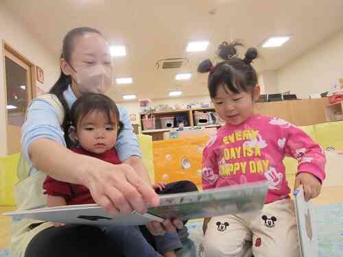 室内活動♪お気に入りの本もいっぱい読むよ⭐
