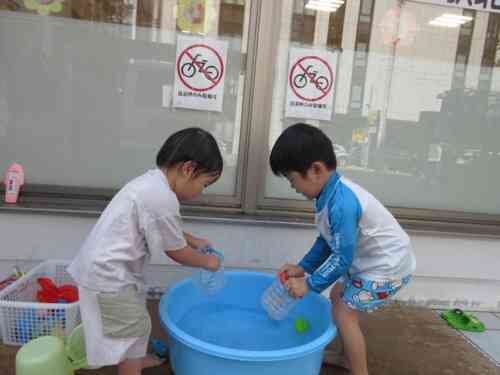 仲良く水遊び♪