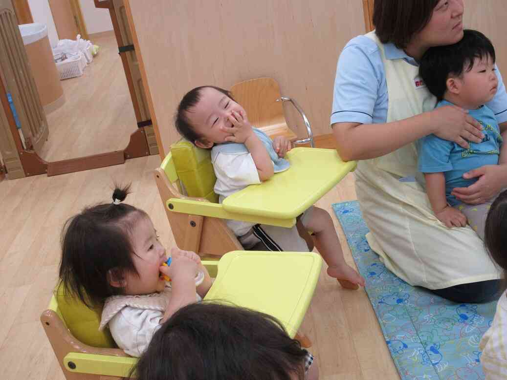 お楽しみシアターを見て、楽しそうなお友達!
