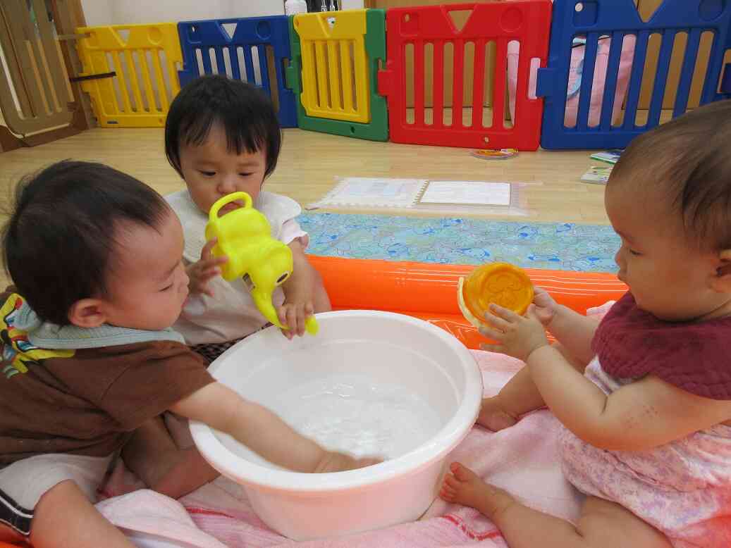 水遊びをしたよ♪～ひよこ組～