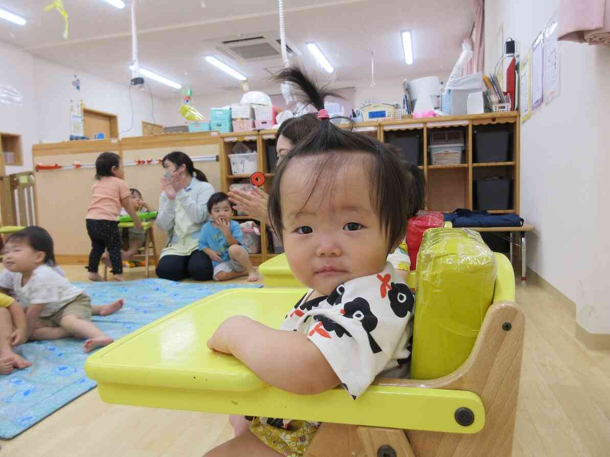 誕生会の合間に可愛い笑顔をみせてくれました！