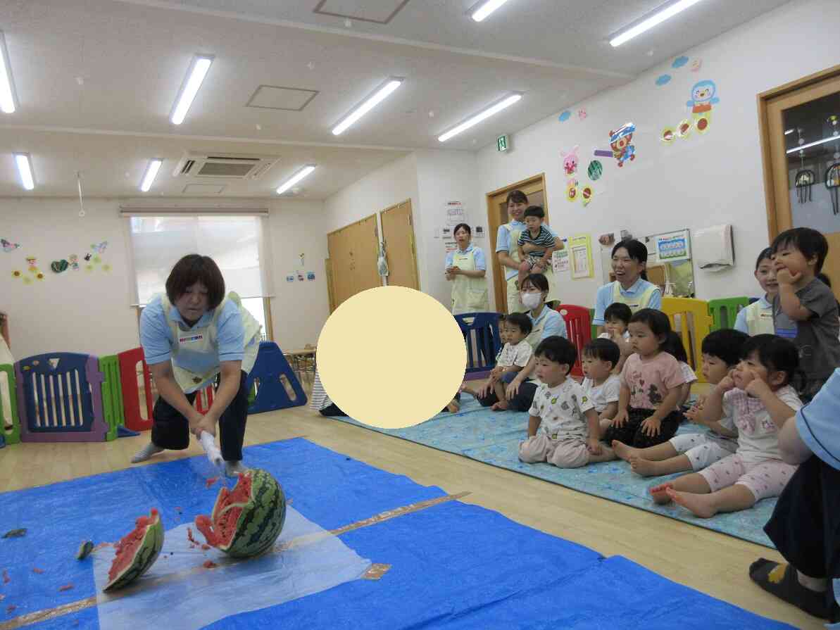 保育者の一撃！割れました。