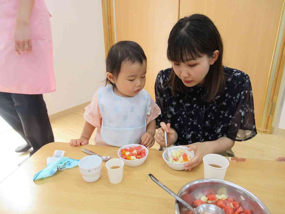 ママの方が美味しそうかなぁ…？