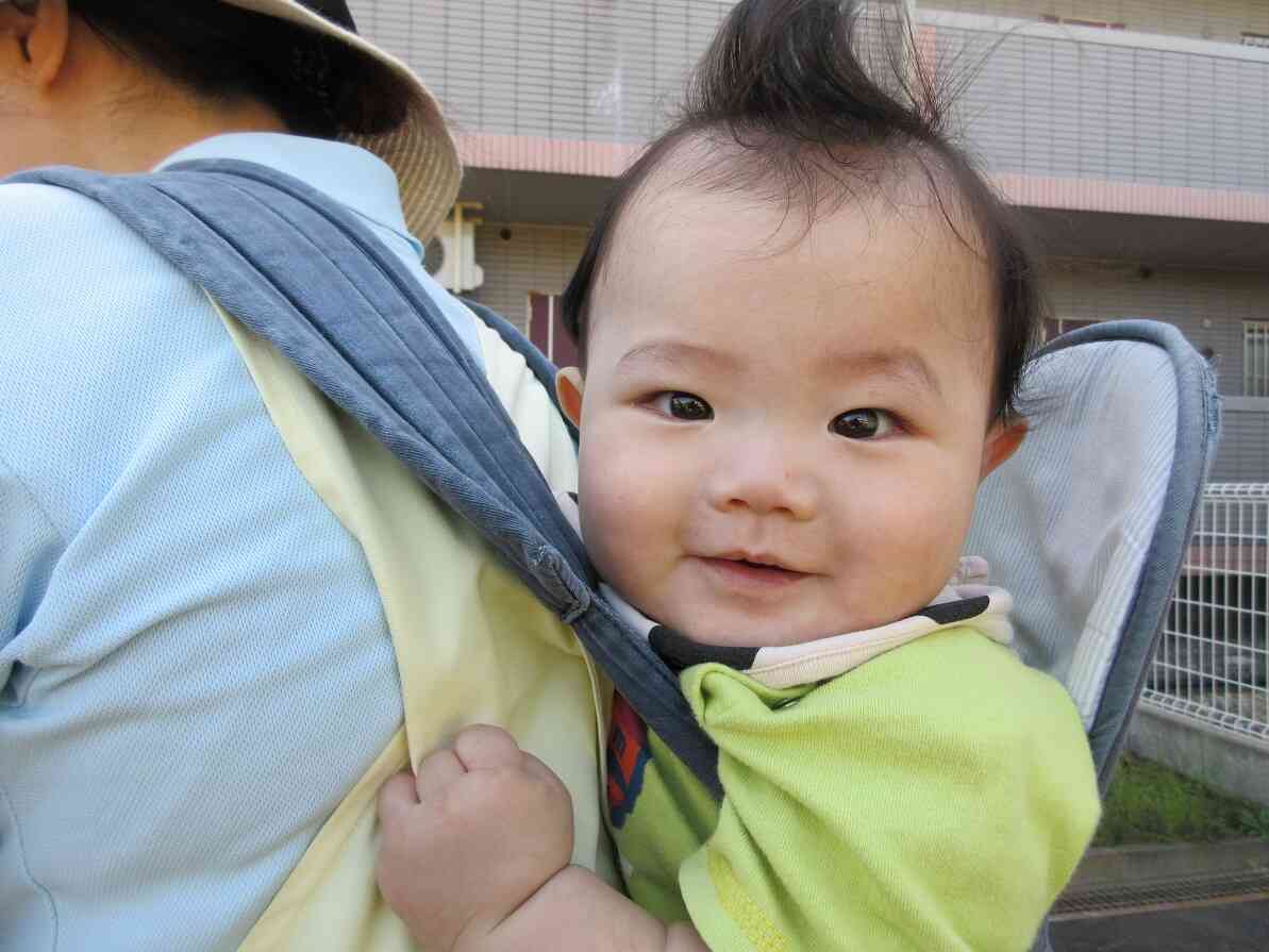 おんぶでおさんぽ♡きもちいいな！