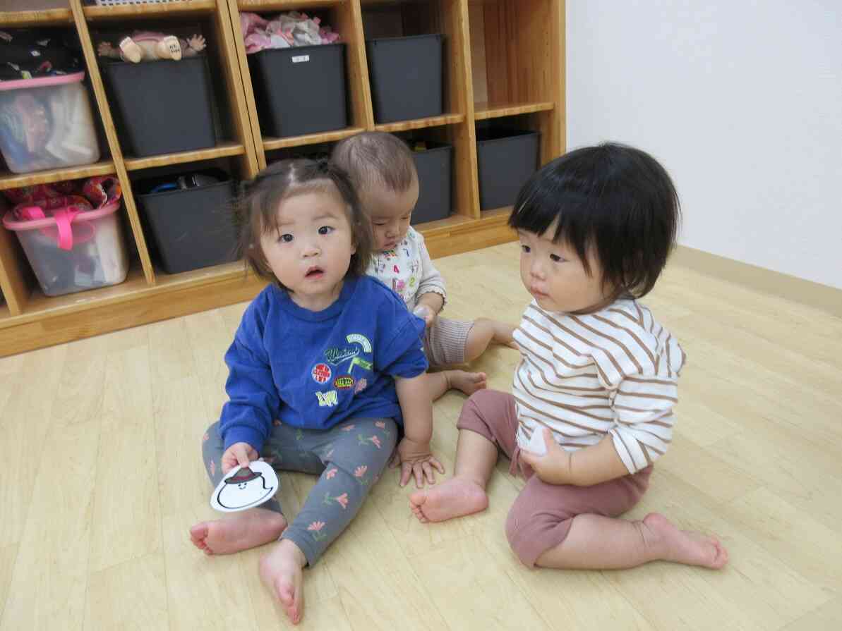 宝探しでは、お菓子のイラストを見つけよう！