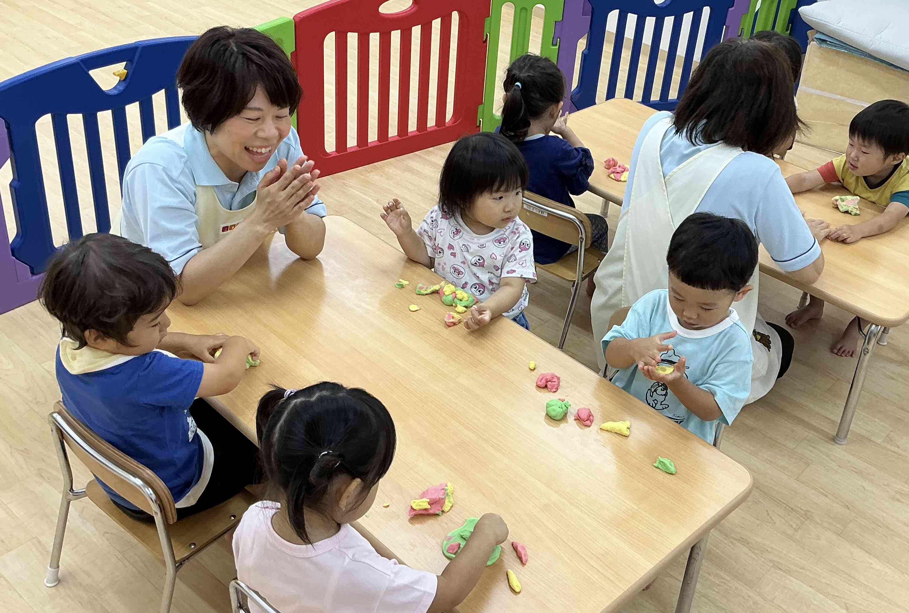 小麦粉粘土に綺麗な色がついたよ！
