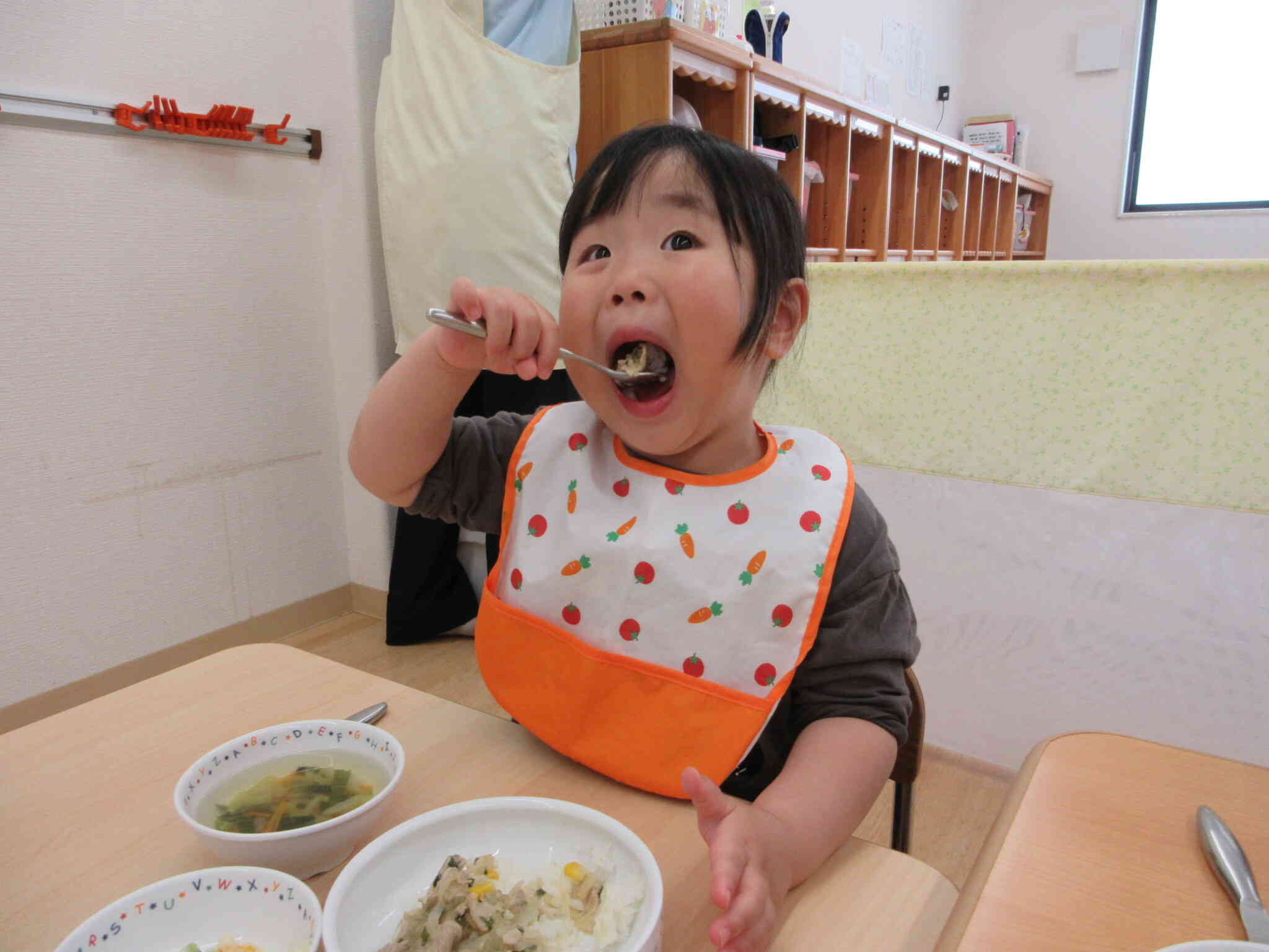 大きなお口で食べました！！