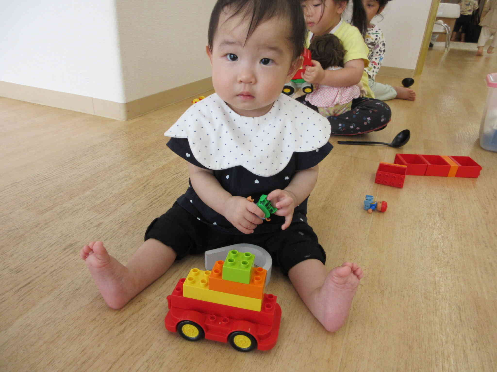 ブロックで車をお友だちが作ってくれました。