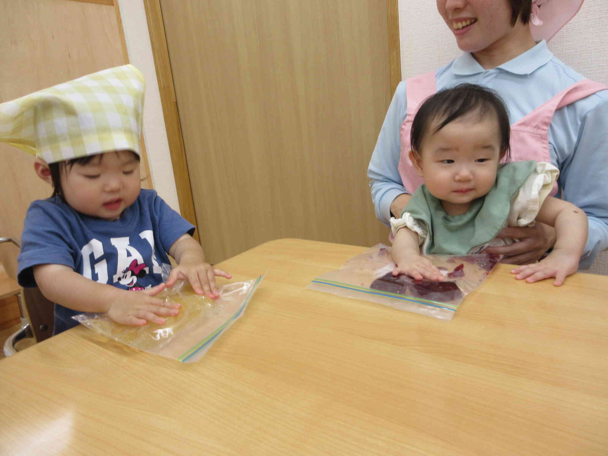 あじさいゼリーを盛り付けます。