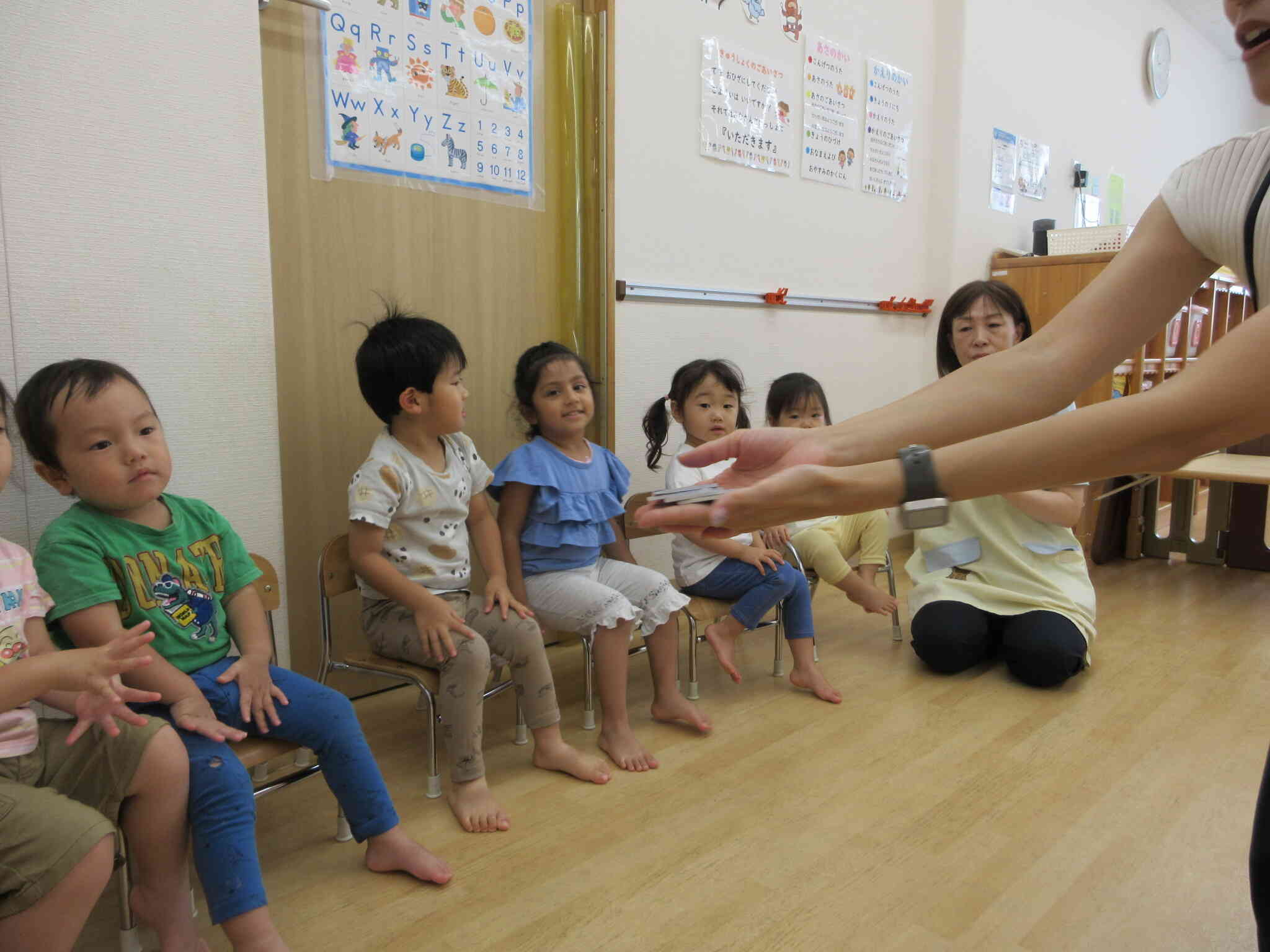始めは先生のお話をしっかり聞きます(^^♪