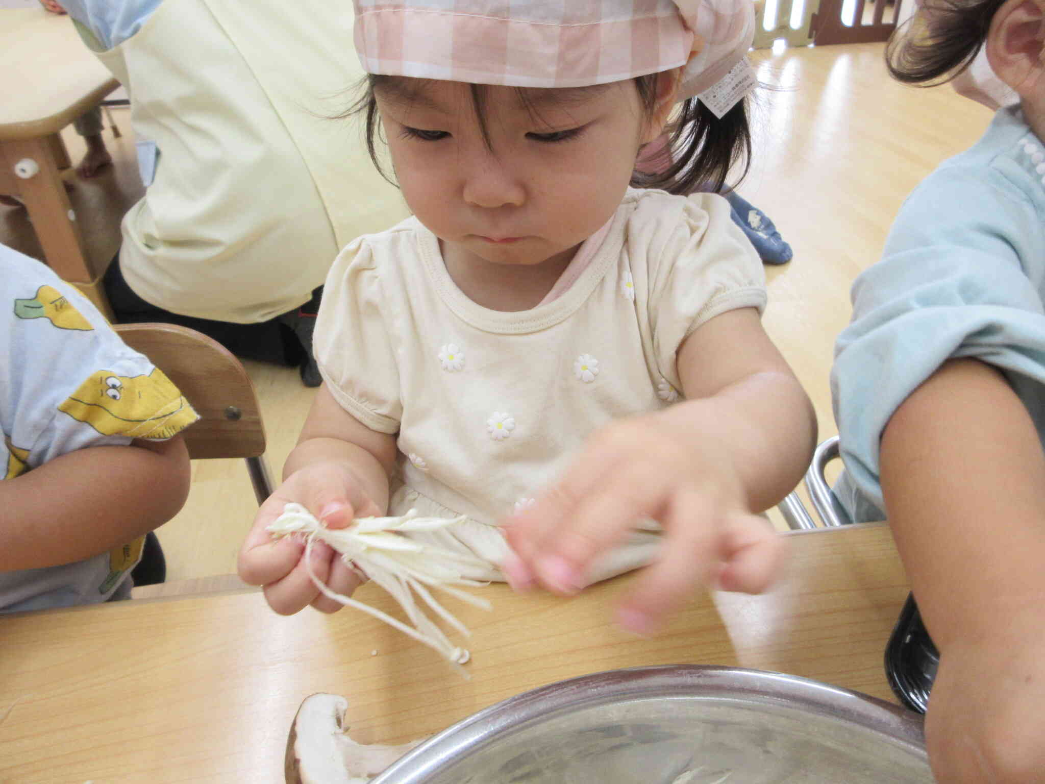 きのこをさきます！！＜食育＞