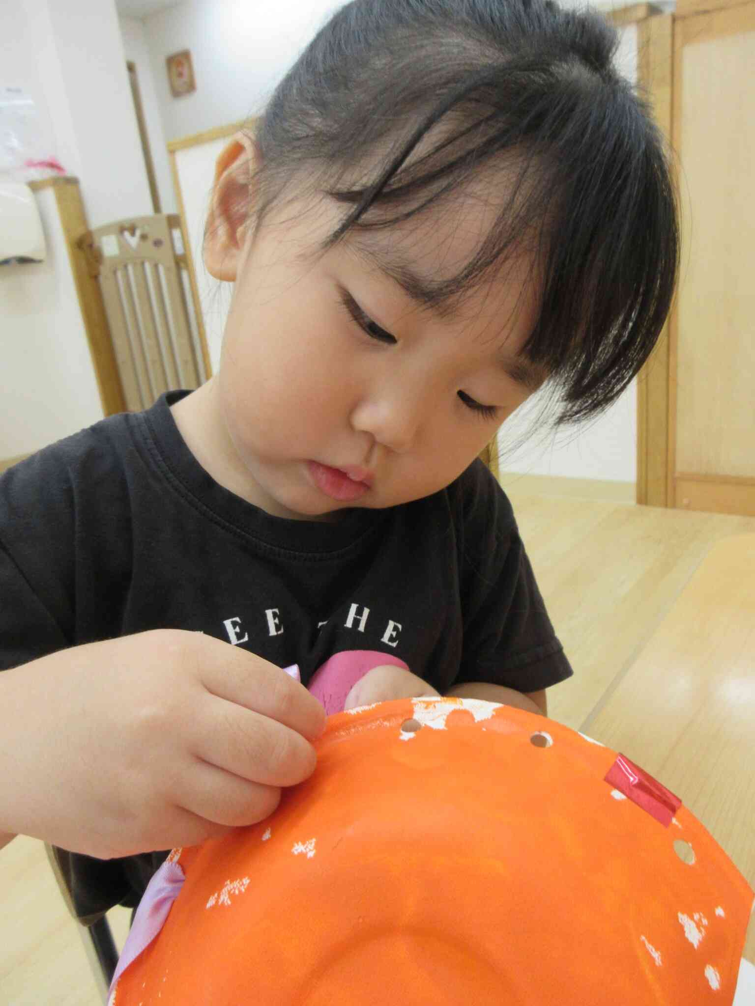 穴にひもを通して、バックになるよ～