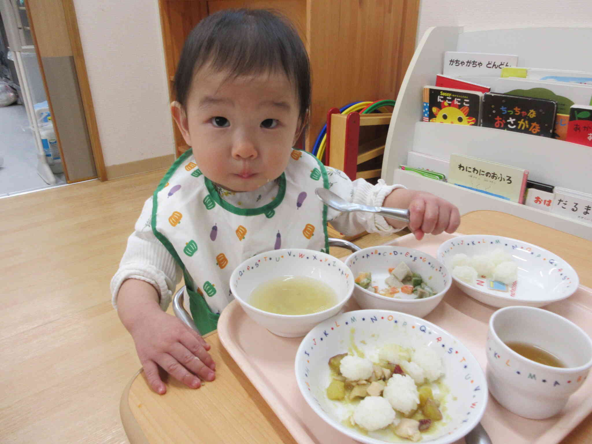 お昼ごはん、もぐもぐ食べるよ！！