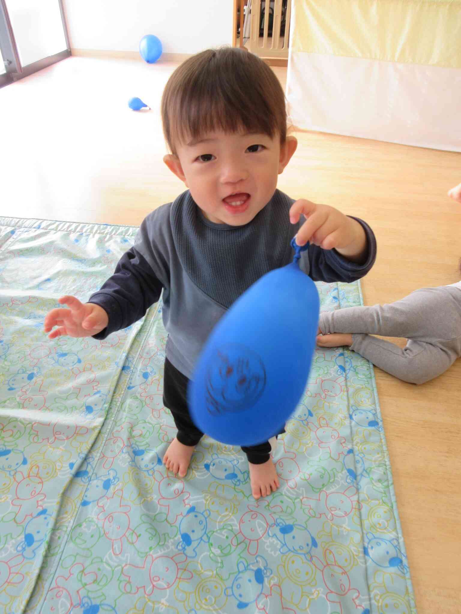 風船好きなんだけど・・・小さい…