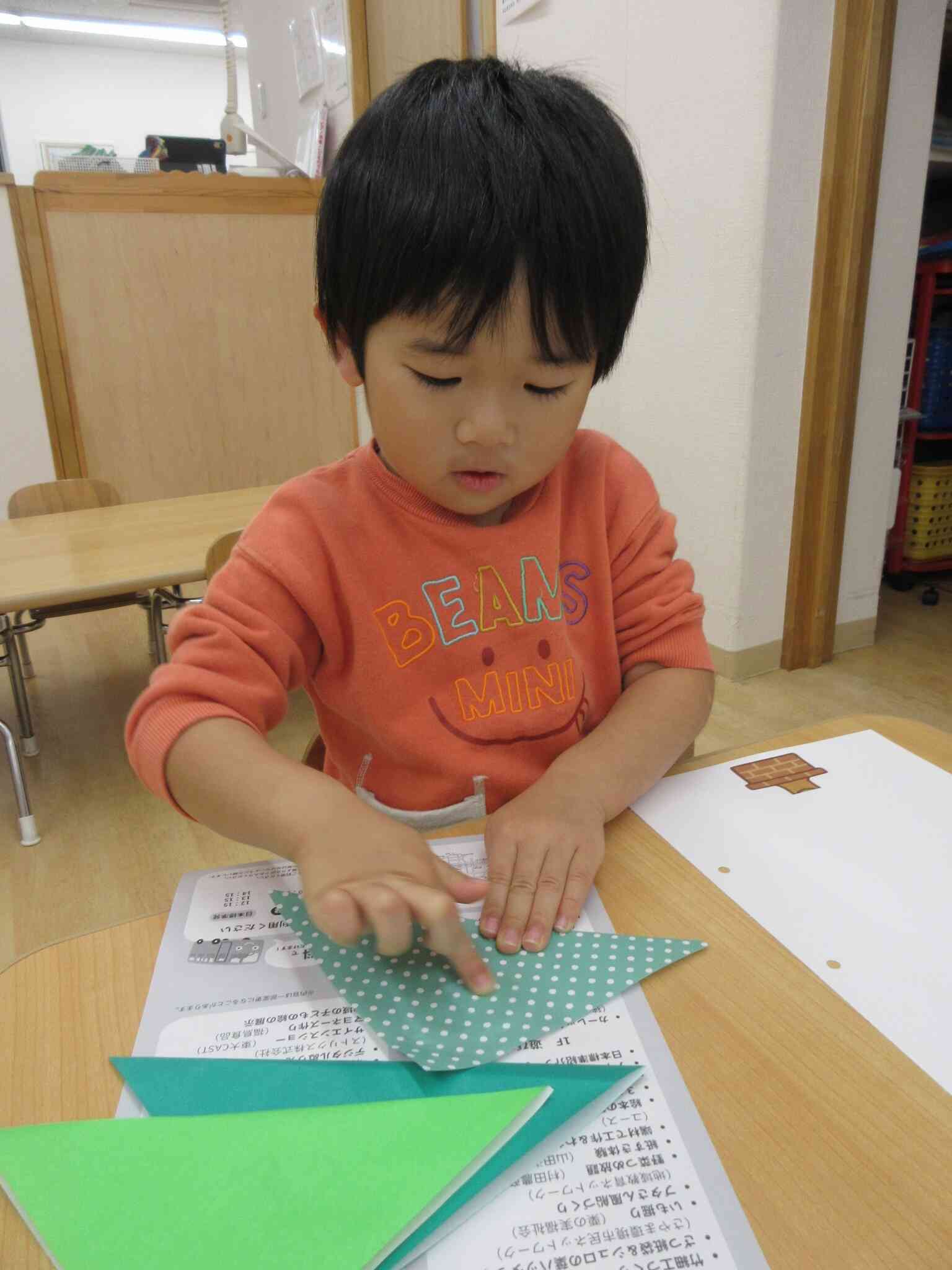 お母さん指にノリをつけます！！