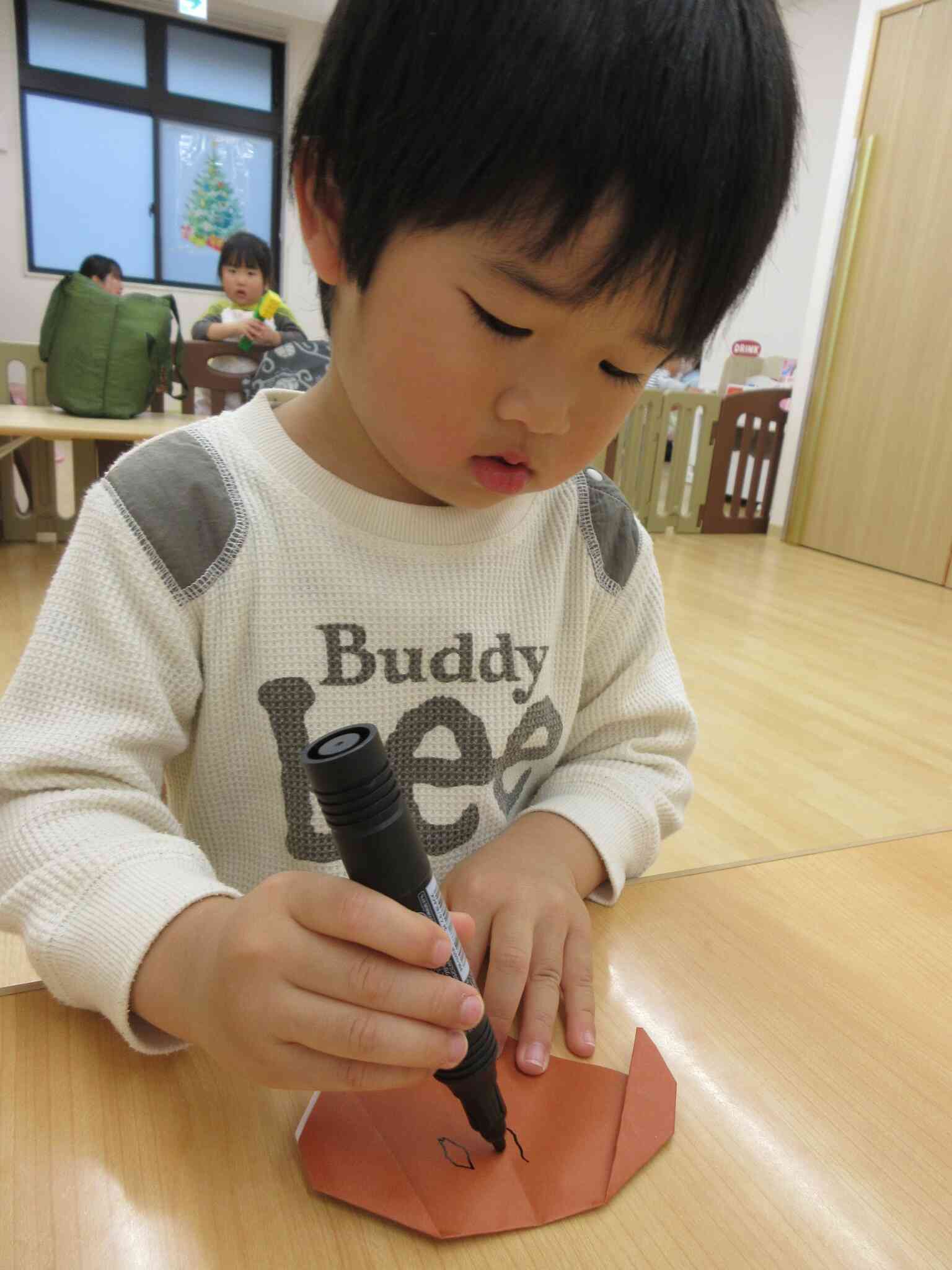 おめめを書いて・・・