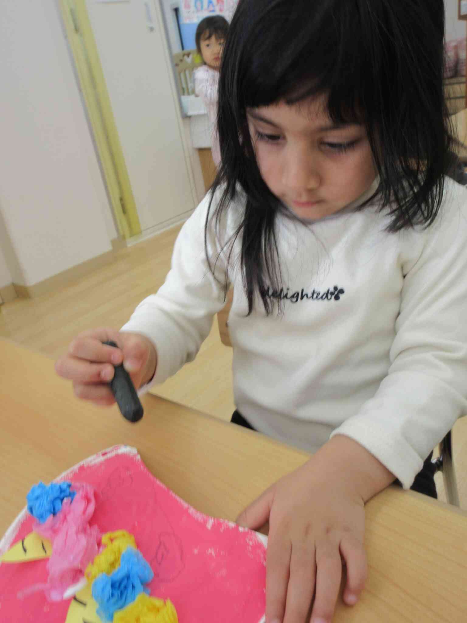 お顔を描いて・・・