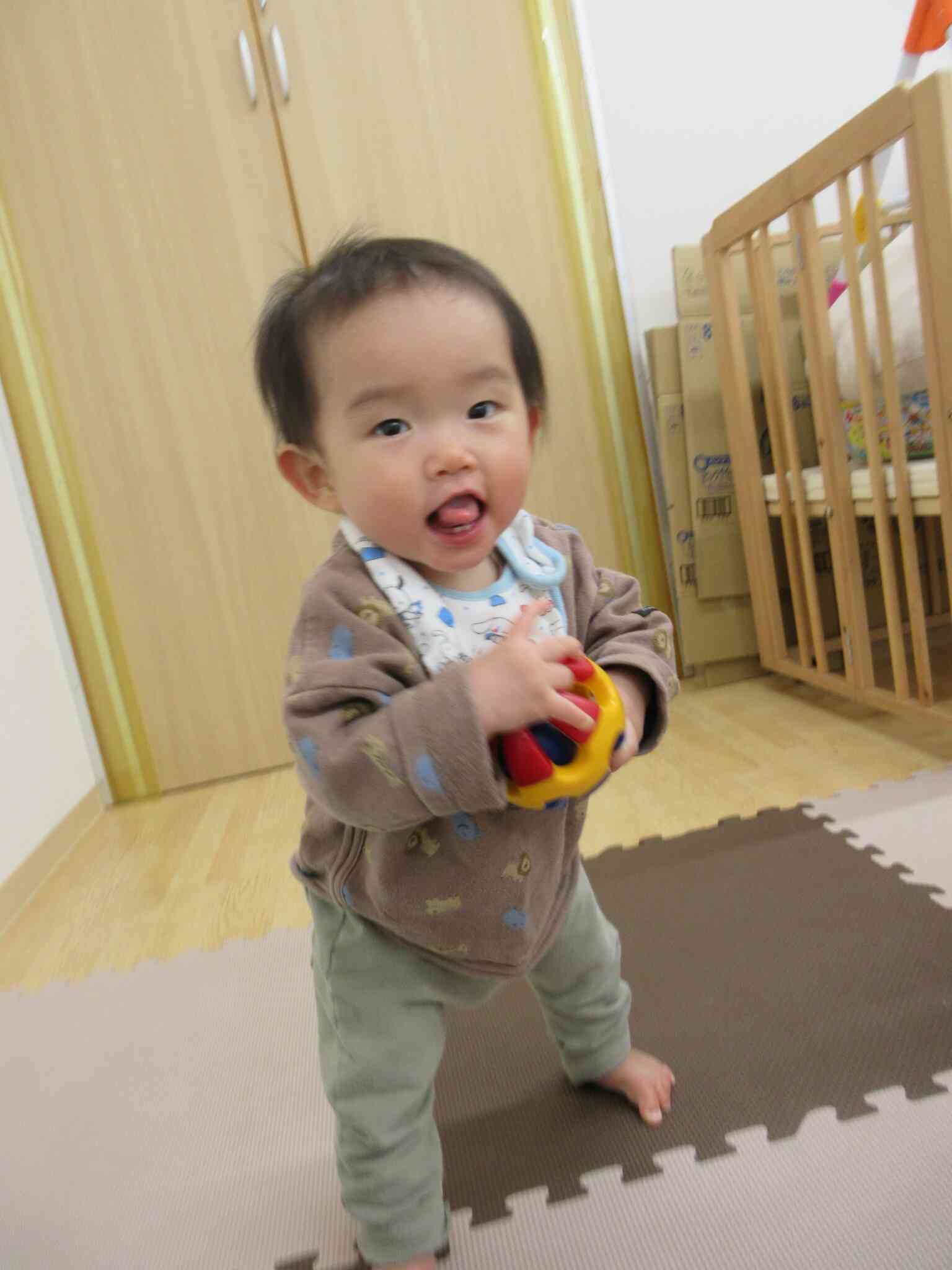 みて、みて！！たっちしたんだよ～(*^-^*)