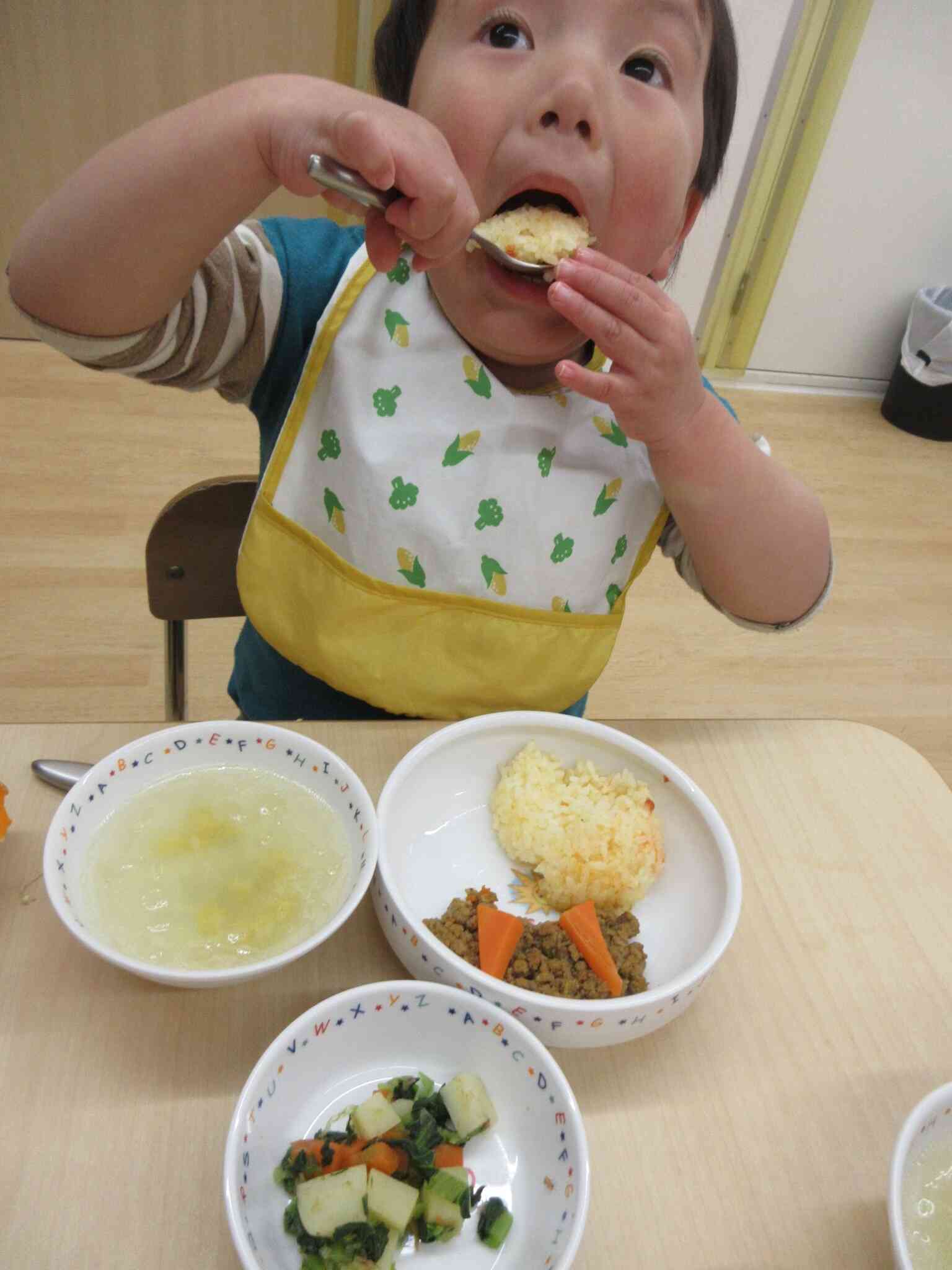 大きなお口で食べちゃうもん(*^-^*)