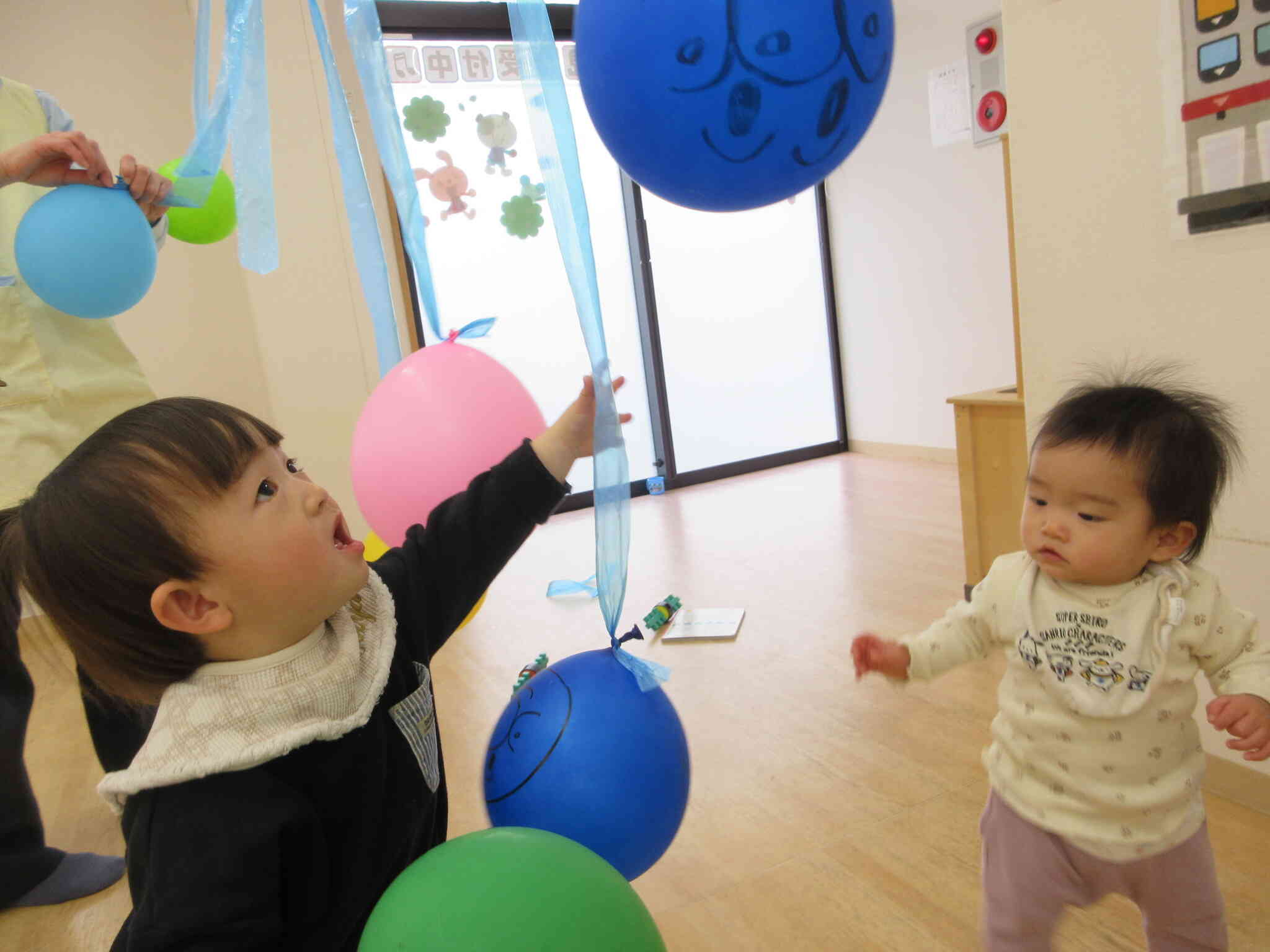 風船遊びをしているんだよ～(*^-^*)