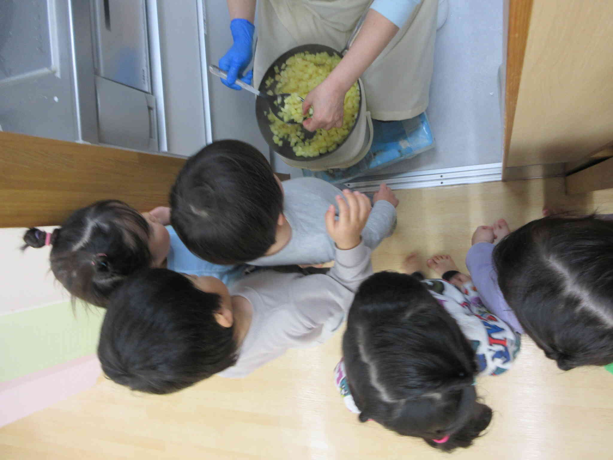 ジャムの出来具合はどう？と見に来ました。