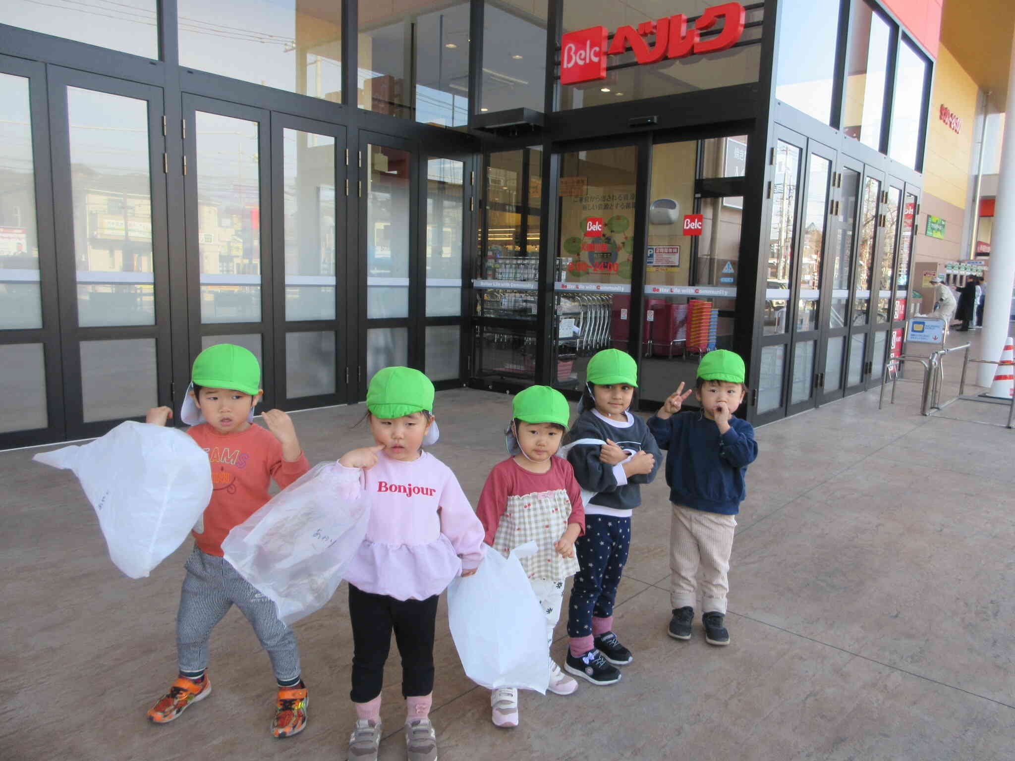 まずはお買い物！！