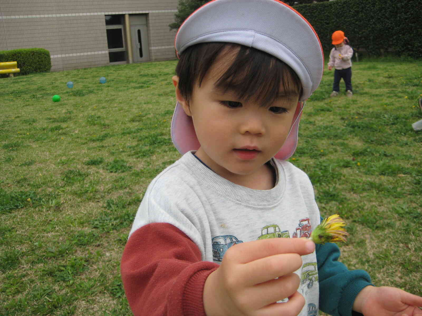 ワクワクの外遊びです。