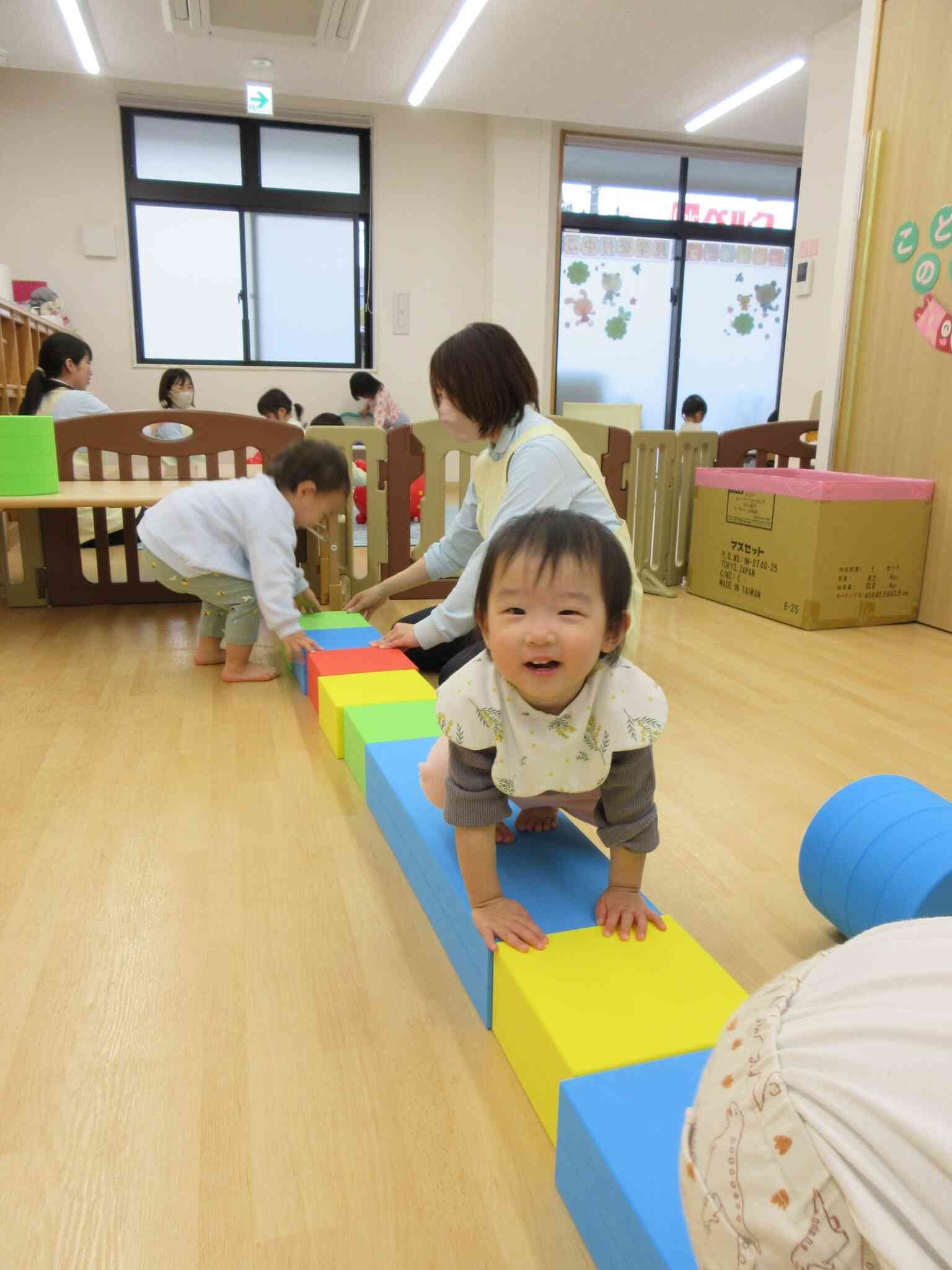 大型積み木で遊びました。