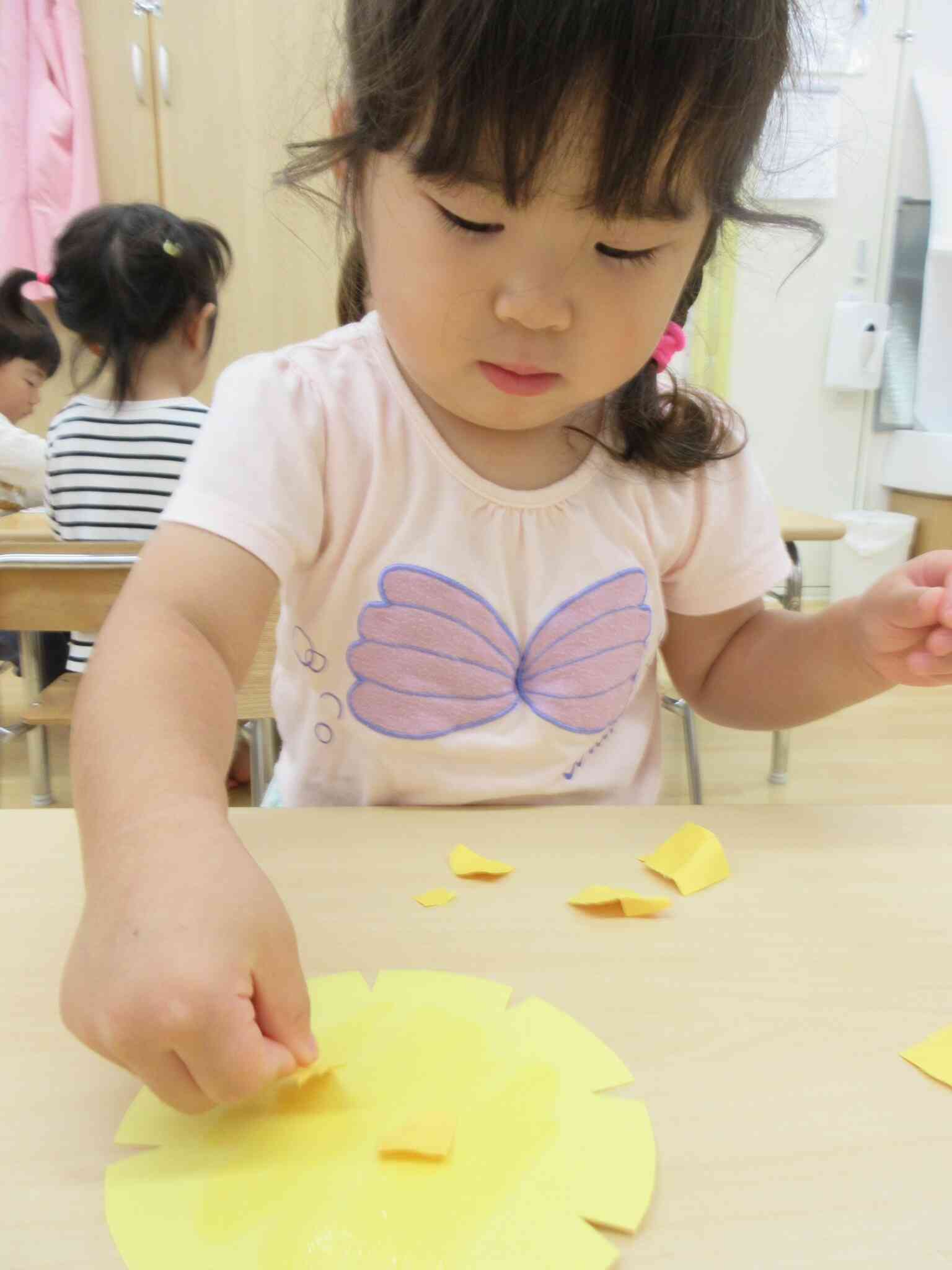 うさぎ組さん(2歳児)のわくわく、ドキドキの製作！！