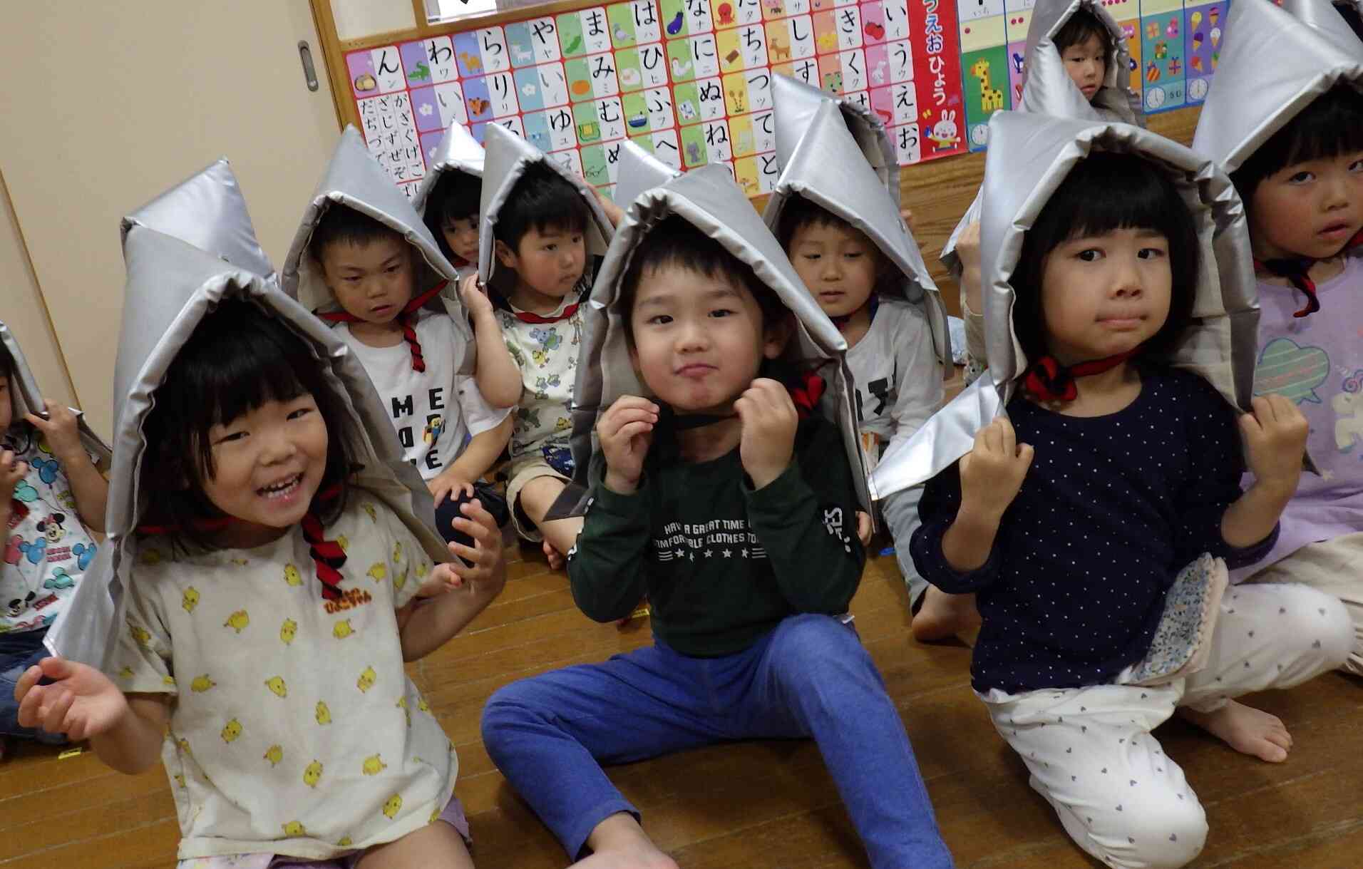 防災頭巾着用訓練