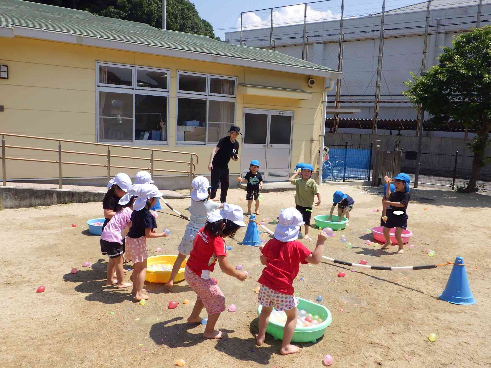 『カラフルな水風船！』