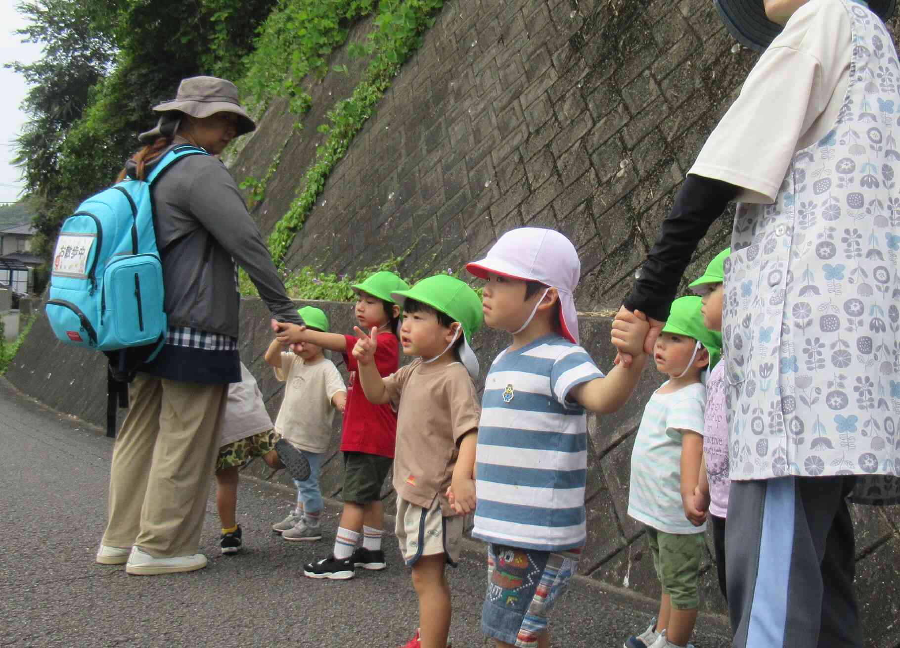 はじめてのお散歩♪（２歳児）