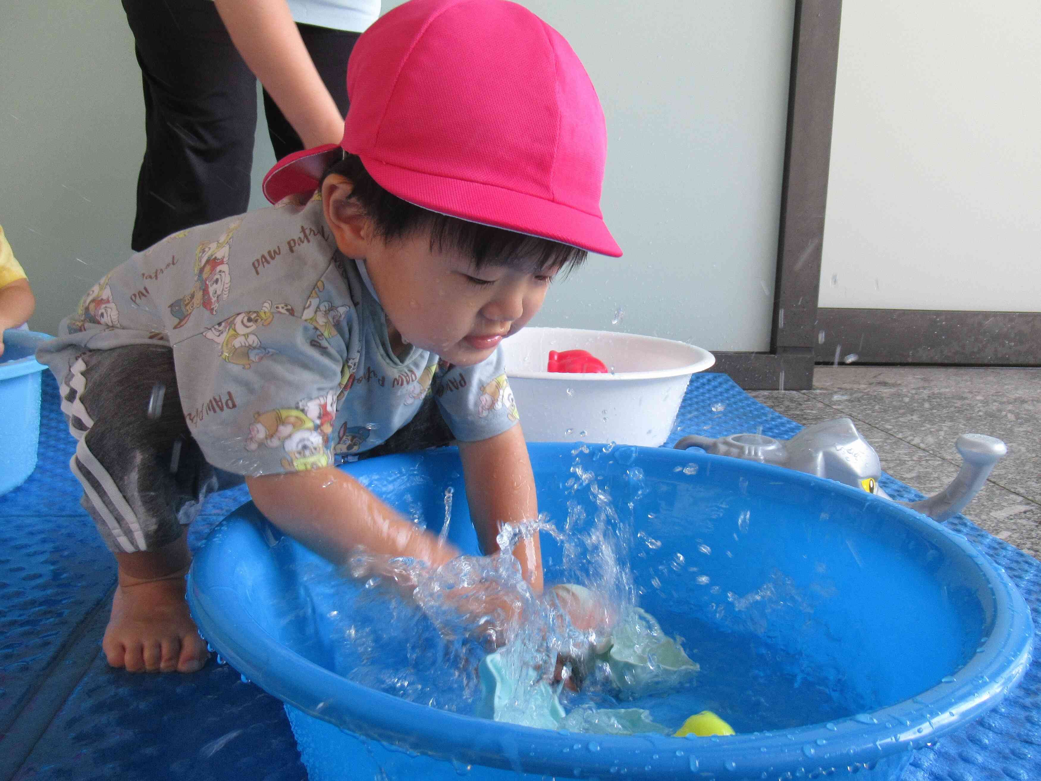 水あそび（1歳児クラス）