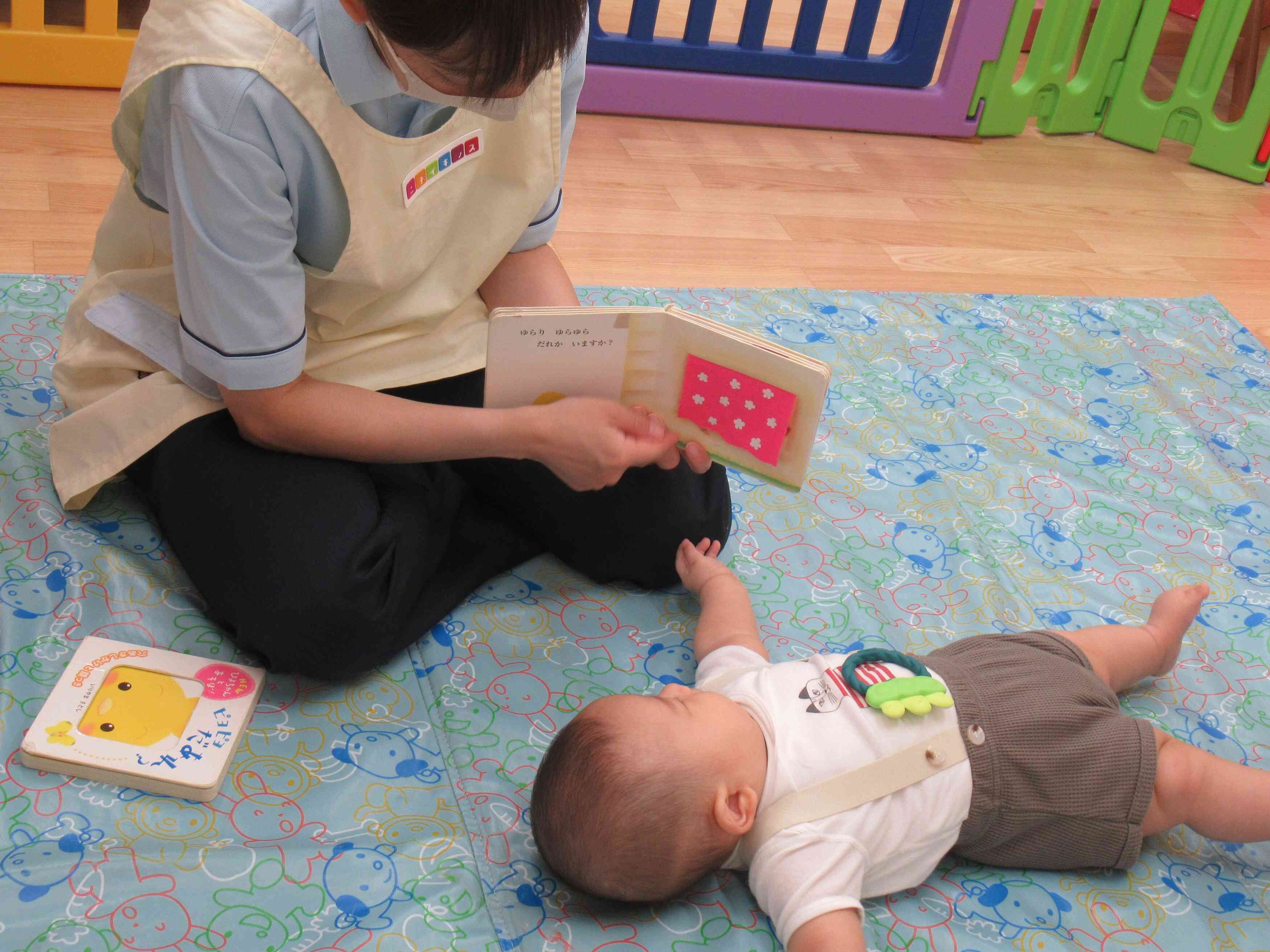 室内あそび（0歳児クラス）