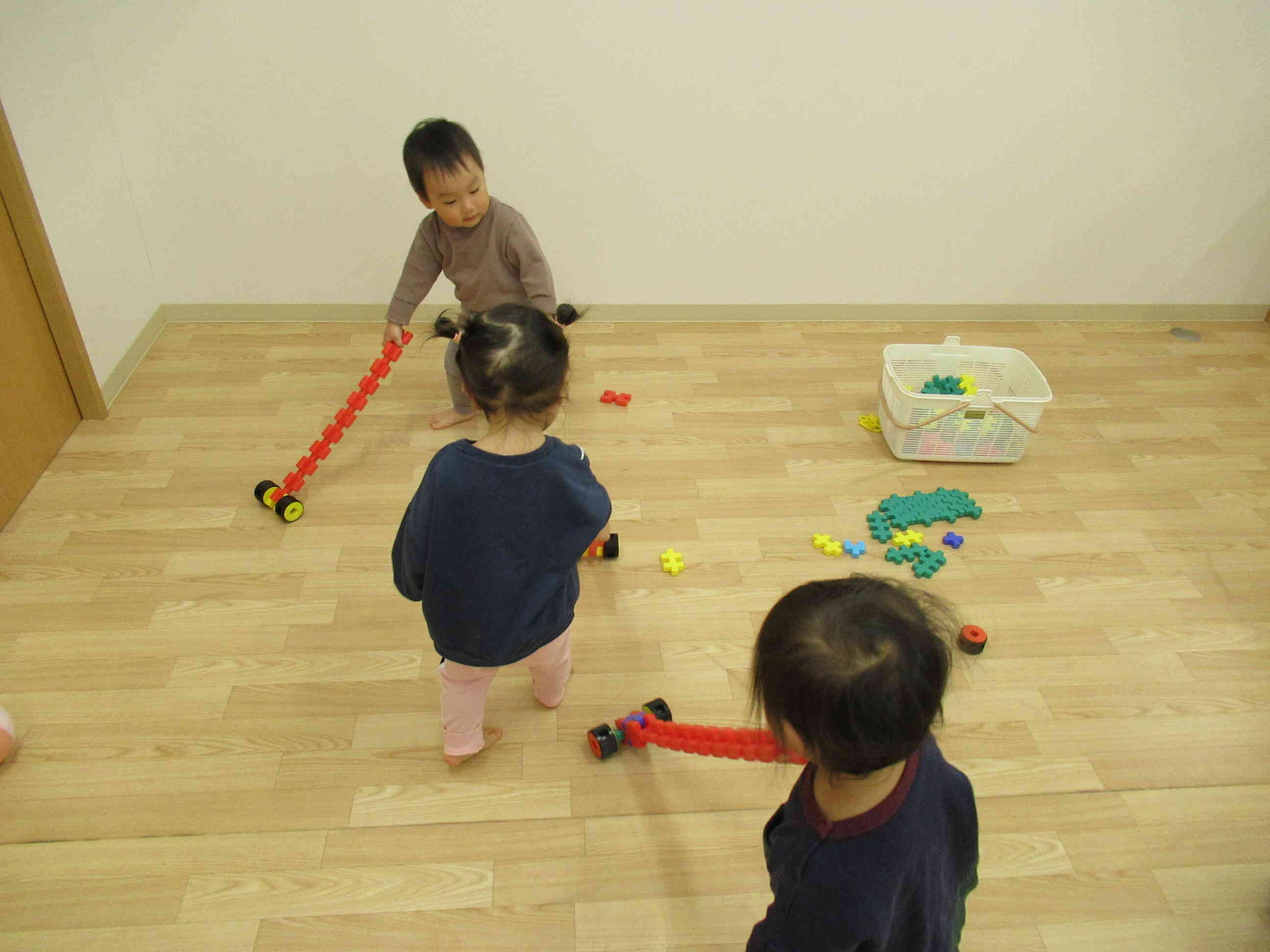 室内あそび（0歳児クラス）