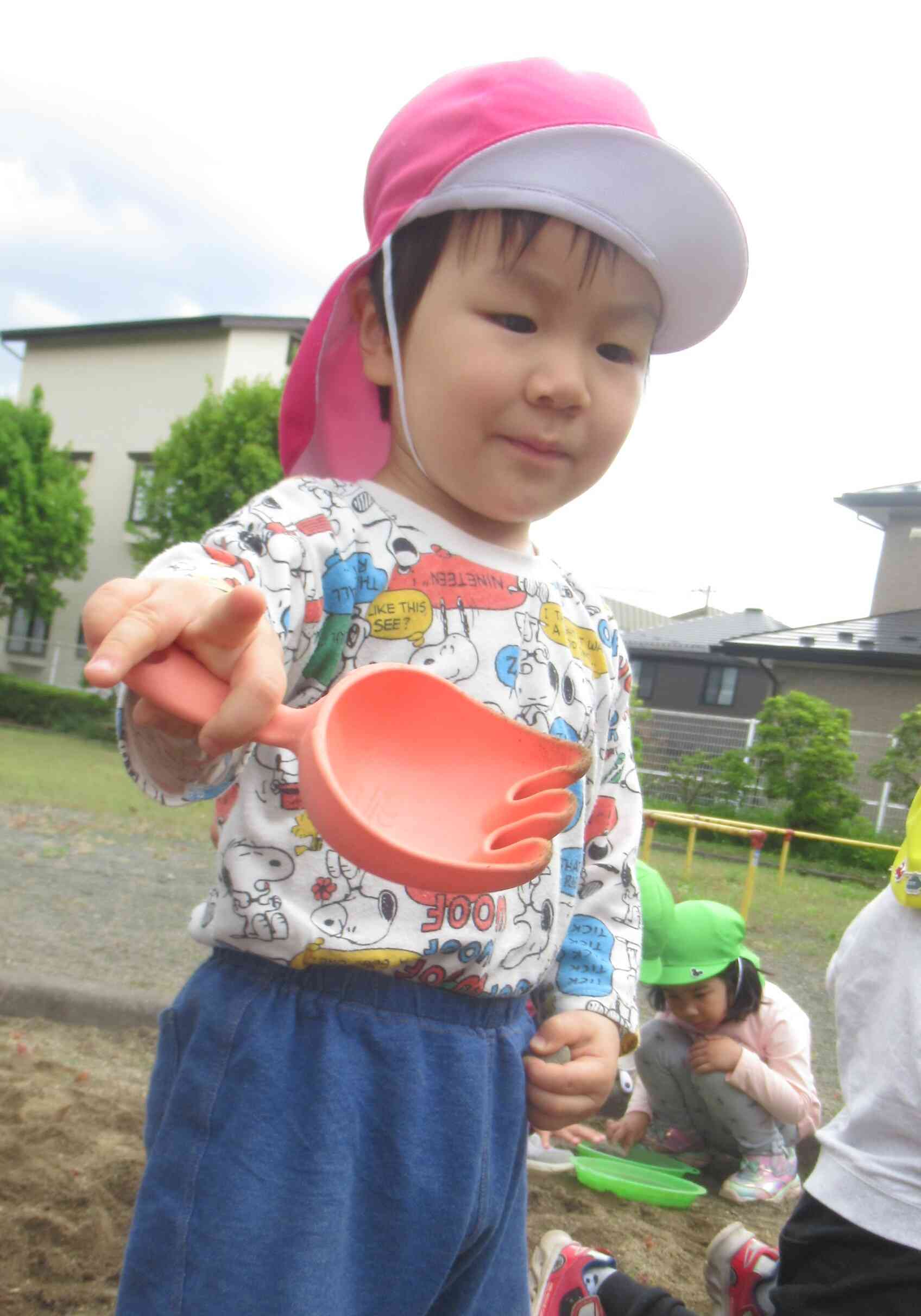砂場でおままごとをしたよ!