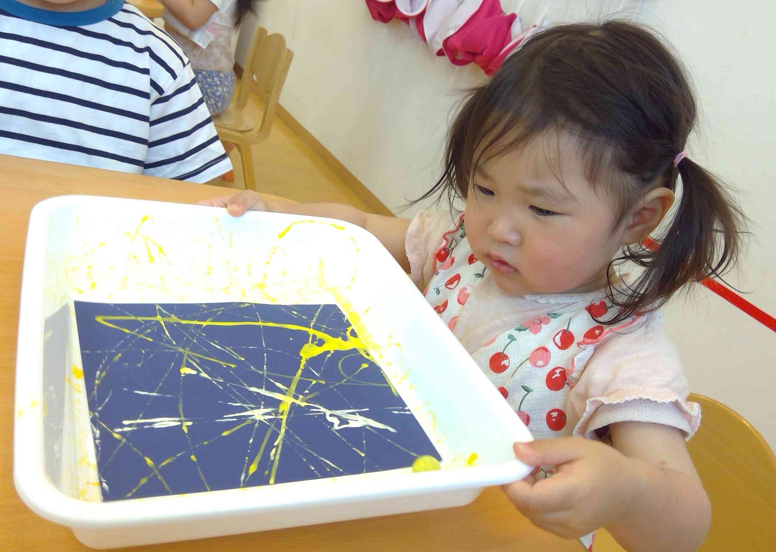 ユラユラ揺れるビー玉、綺麗だね！