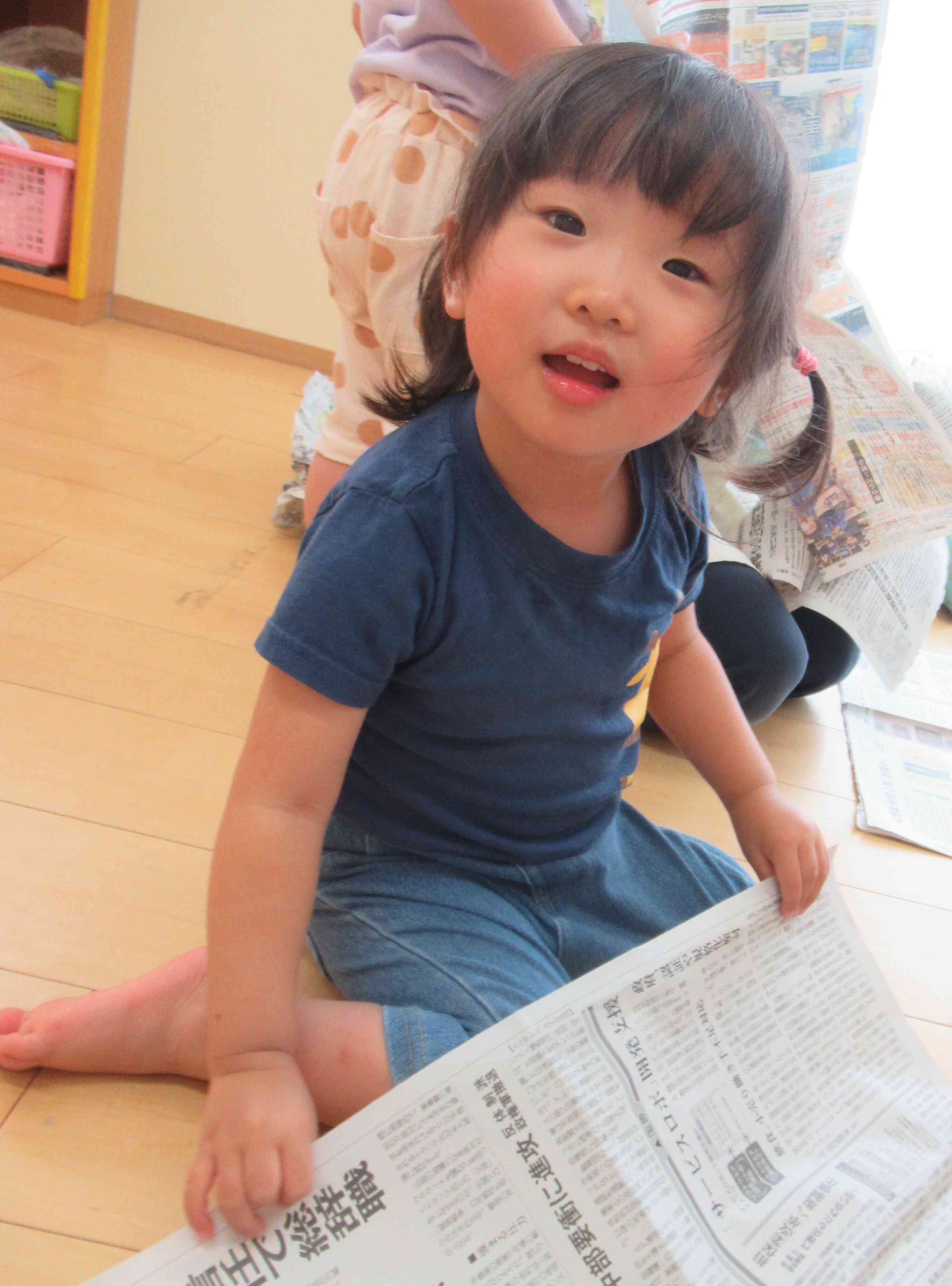 新聞紙で何を作ろうかな？