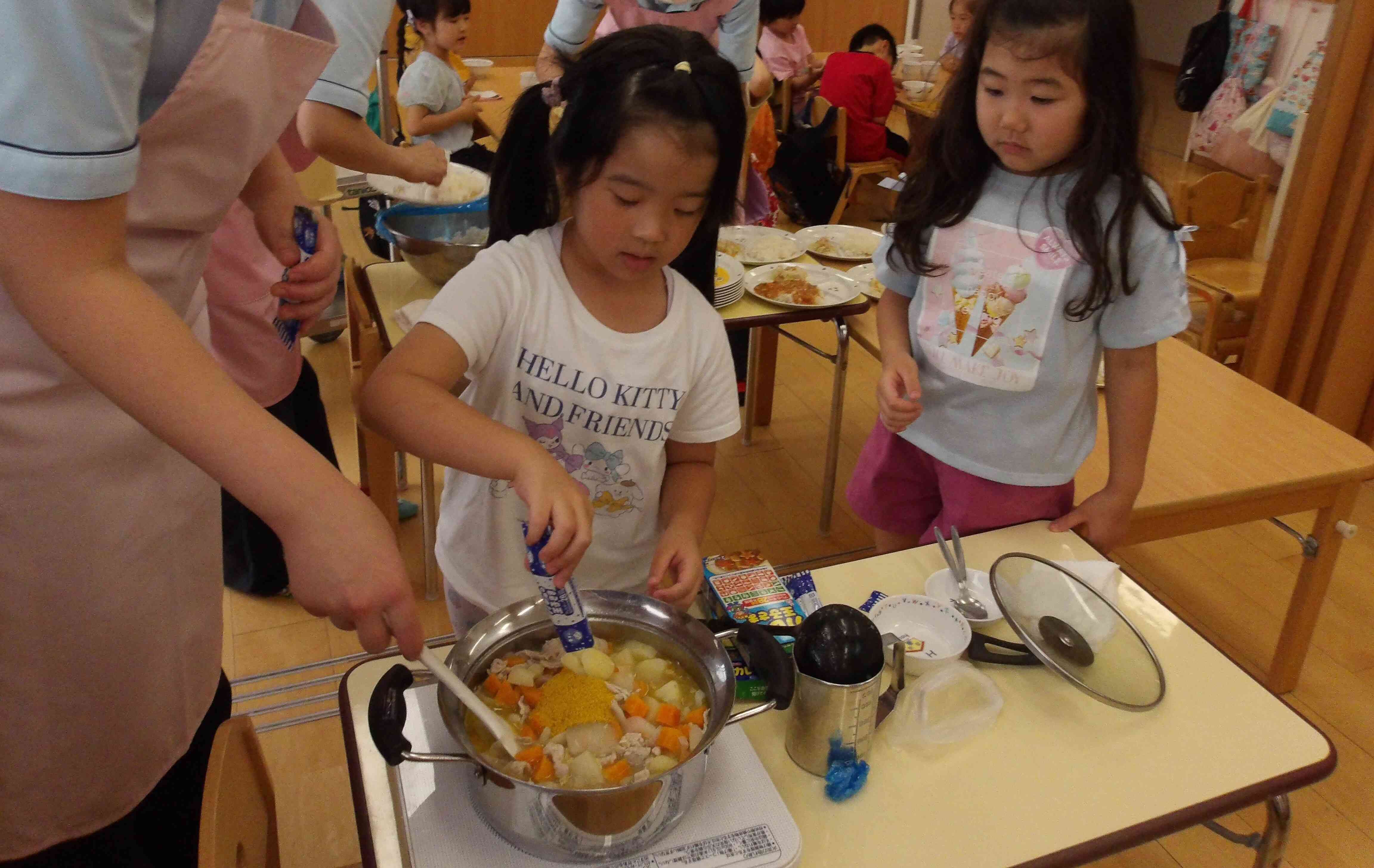 子どもたちに味付けをお願いしました！