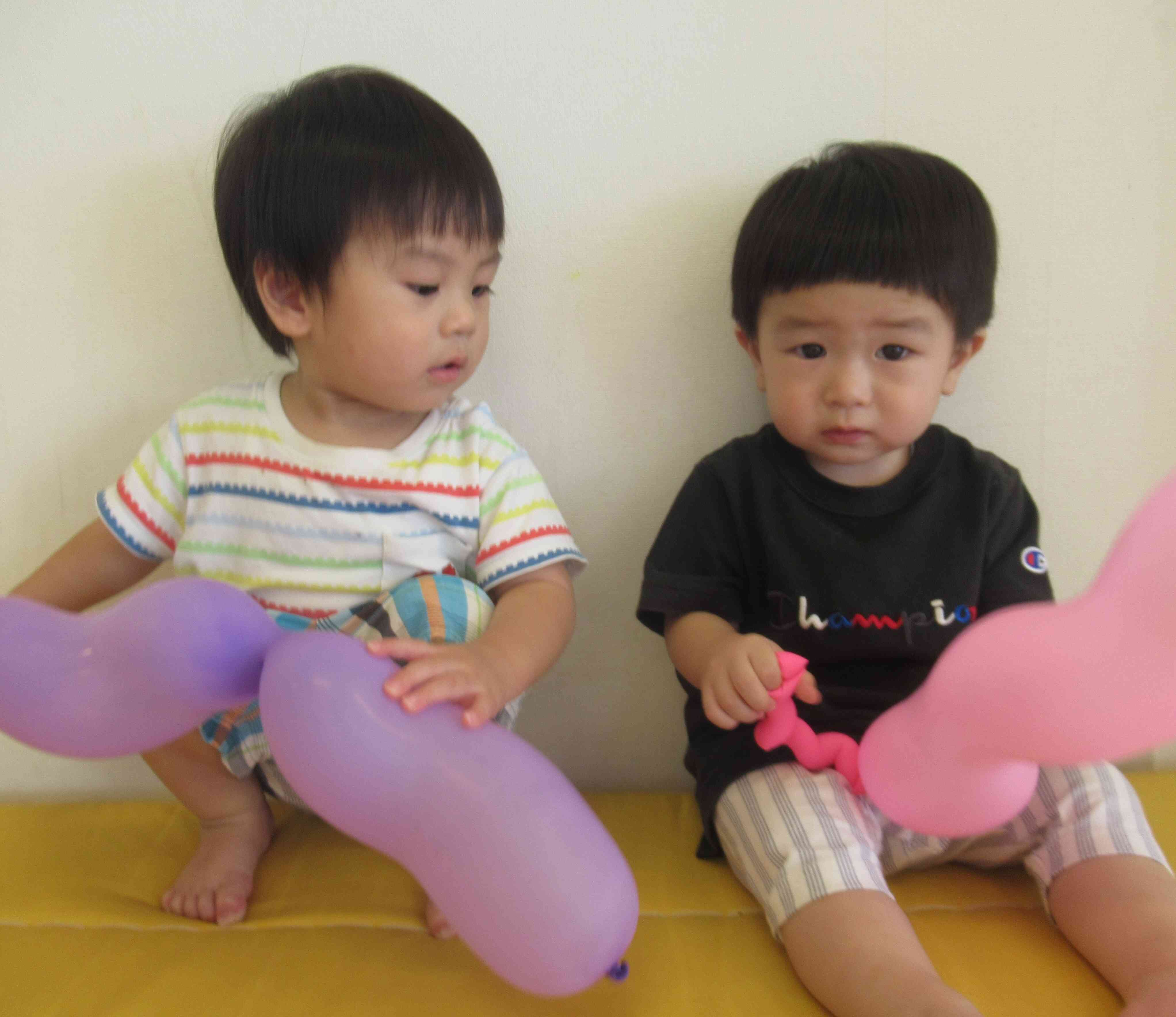 風船を持ちながら、ひと休み！