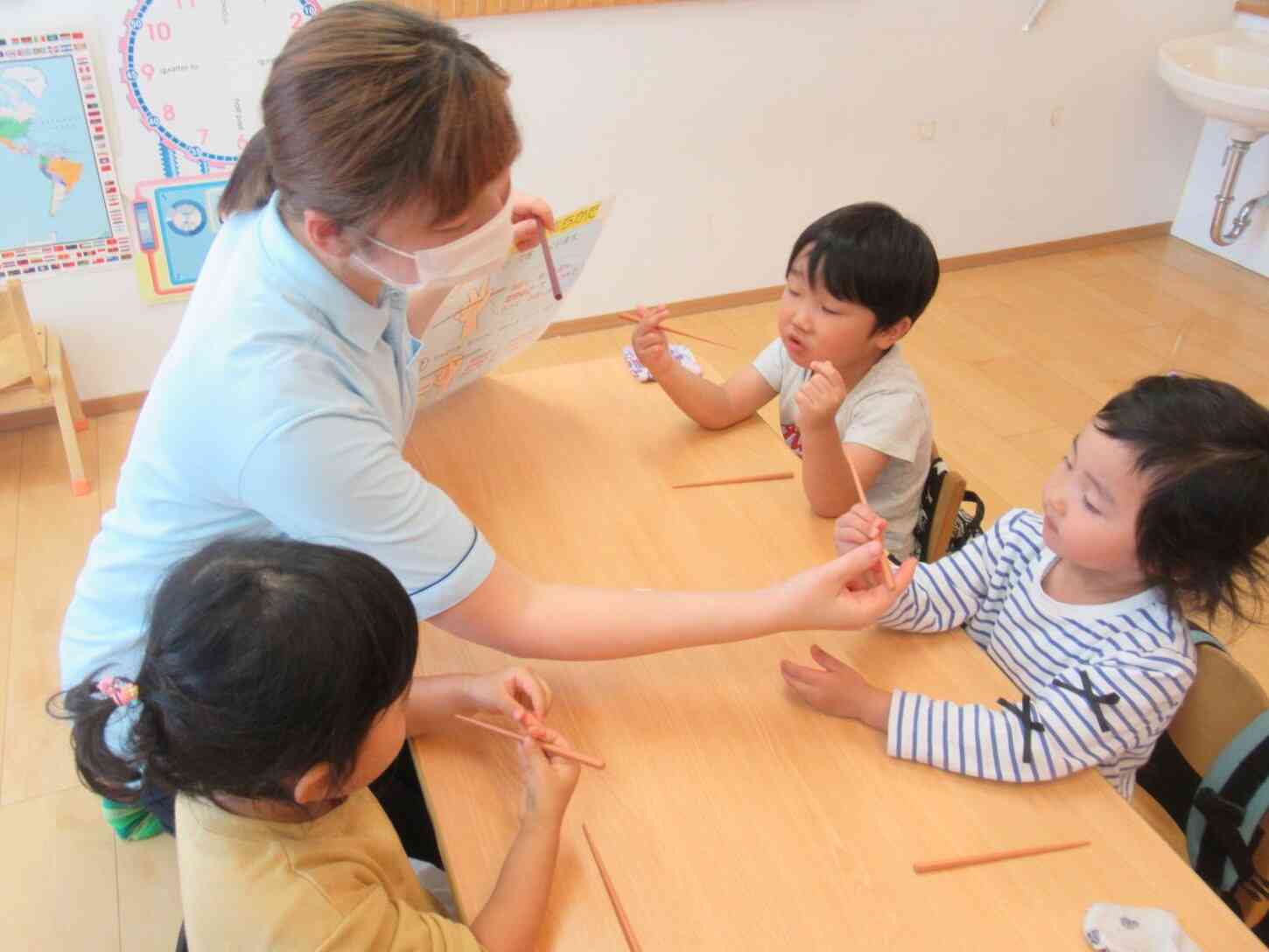 お箸を動かしてみよう！