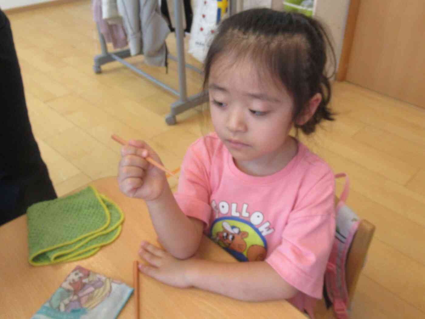 お箸を持ってみよう!