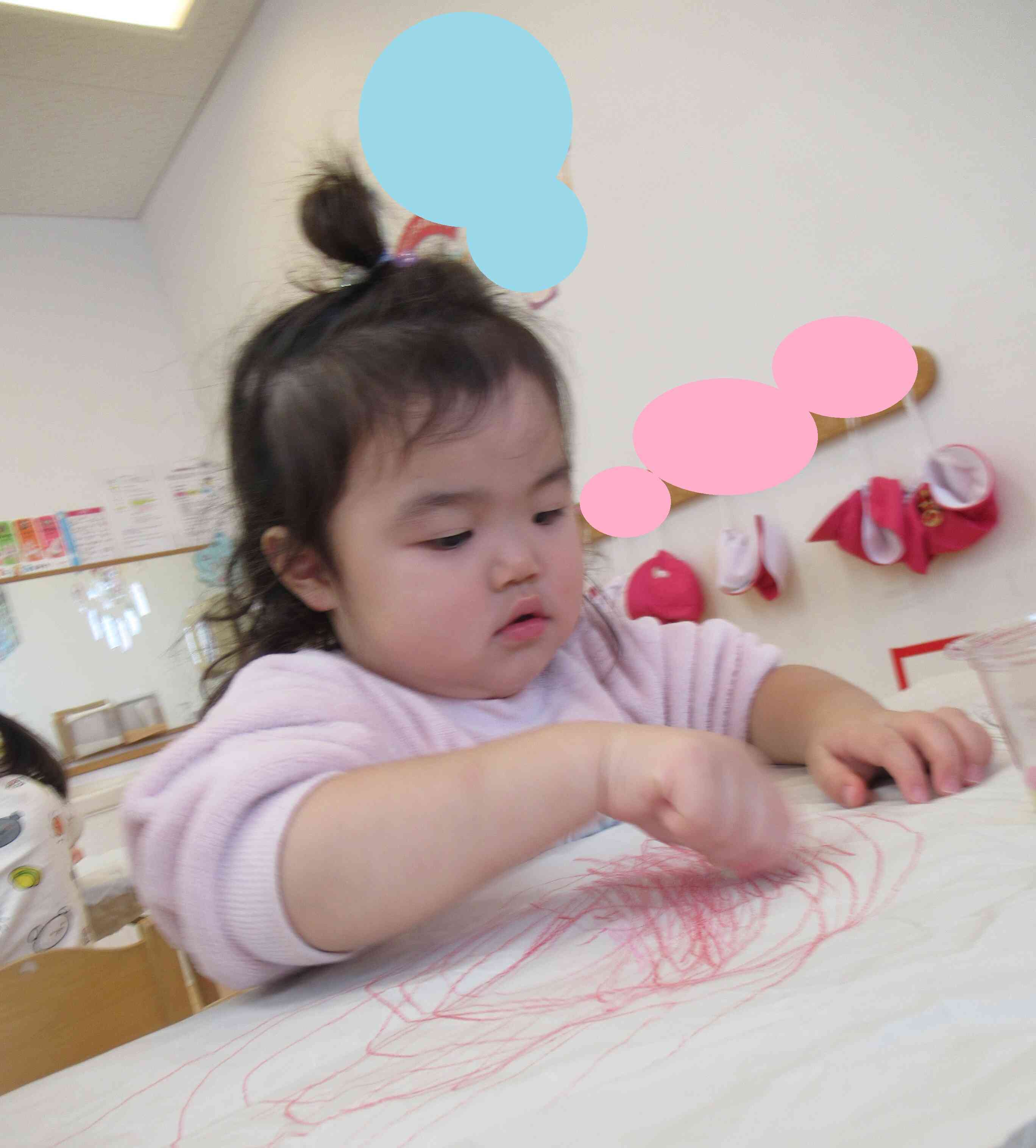 ぐるぐるやギザギザの線を沢山描くことができたよ！