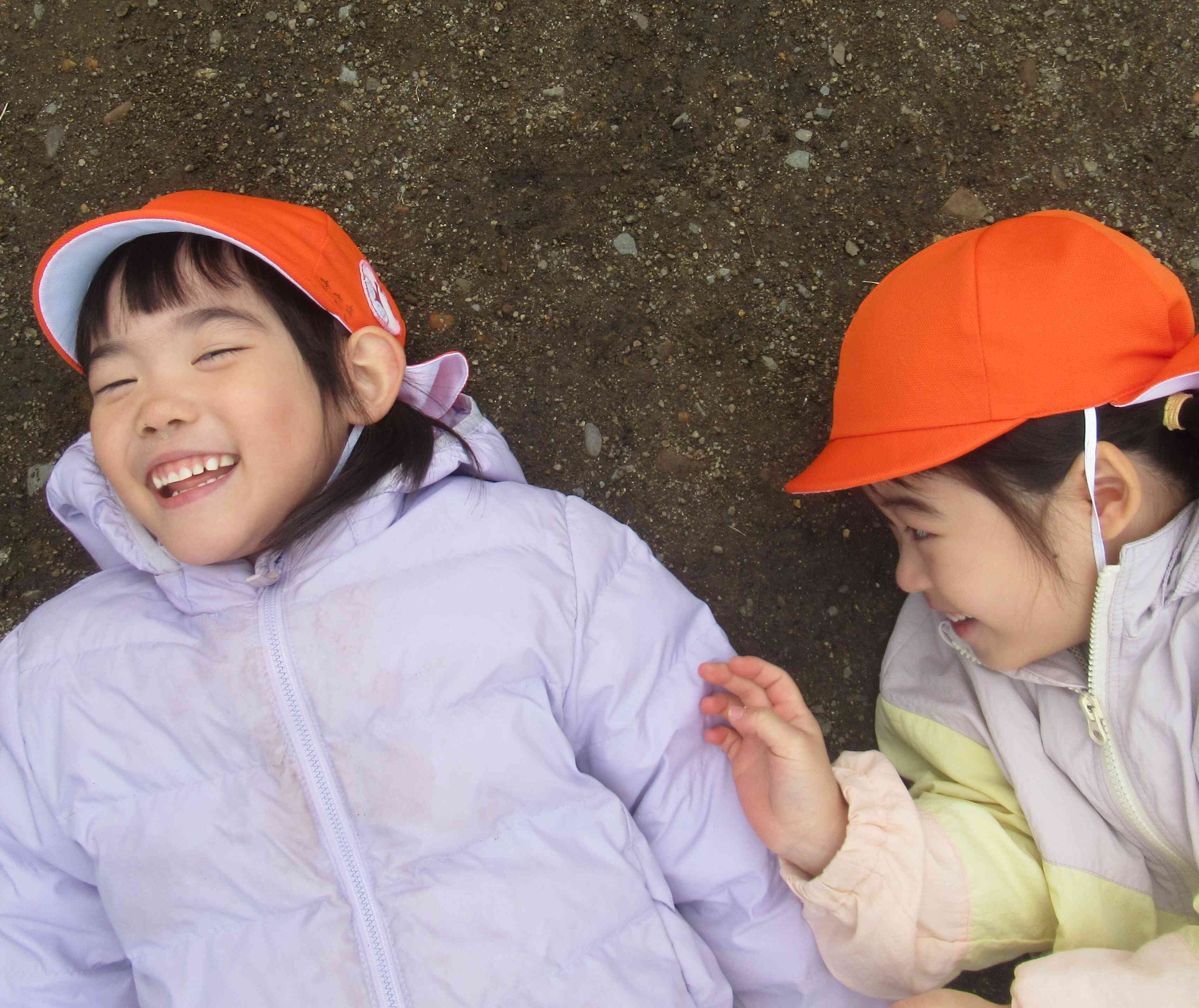 一緒にお山の上でゴロン