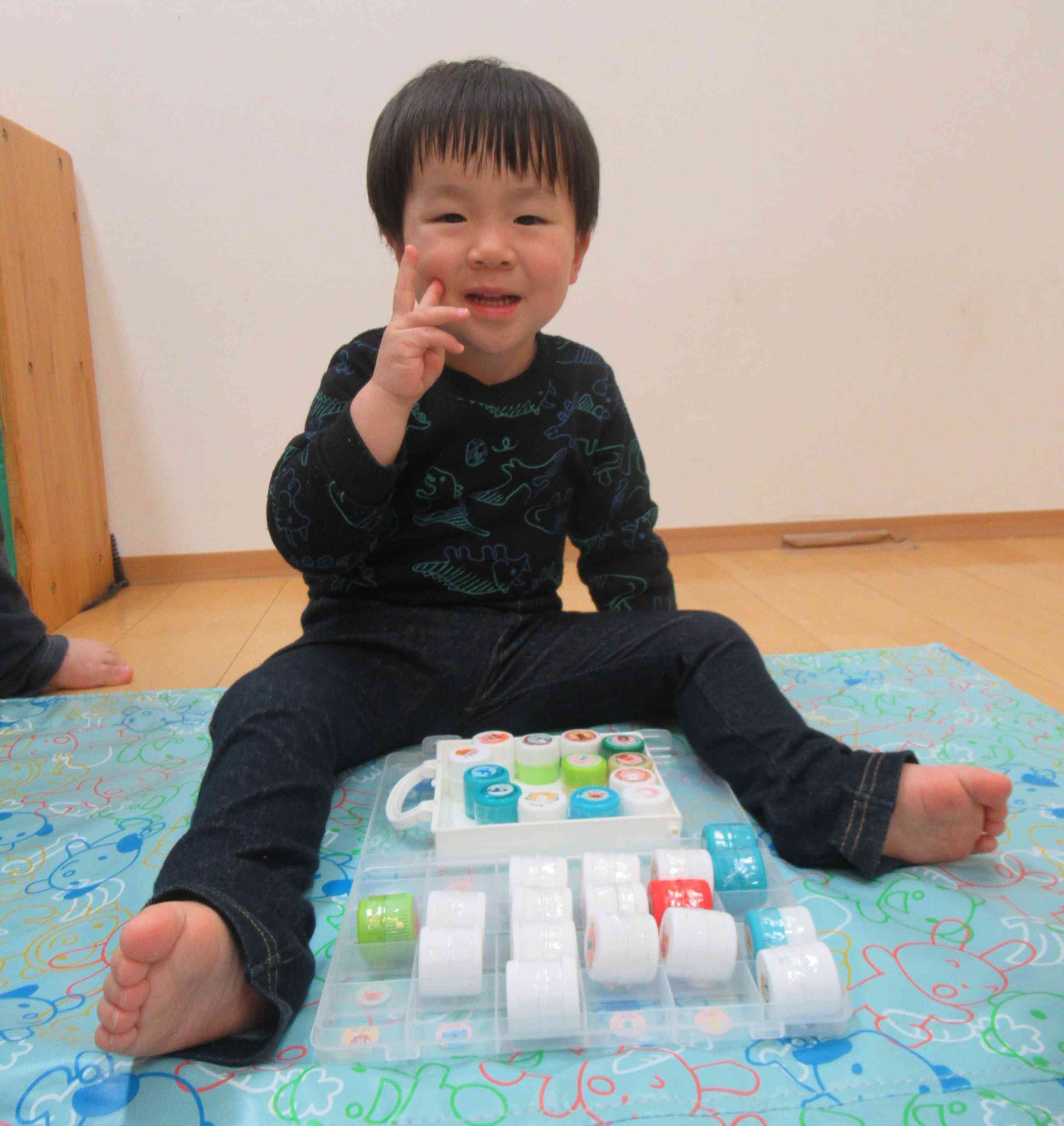 キャップに書かれている動物を探します！