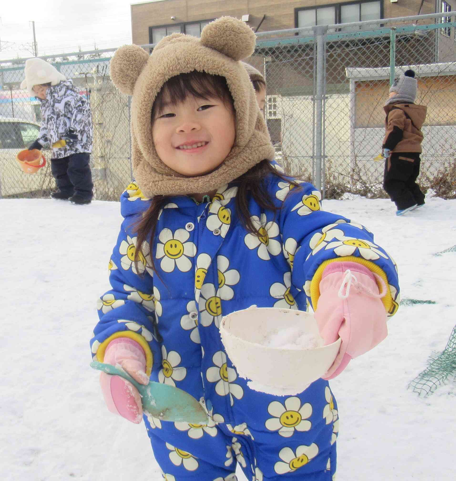 雪で作ったご飯。おいしそうでしょ？